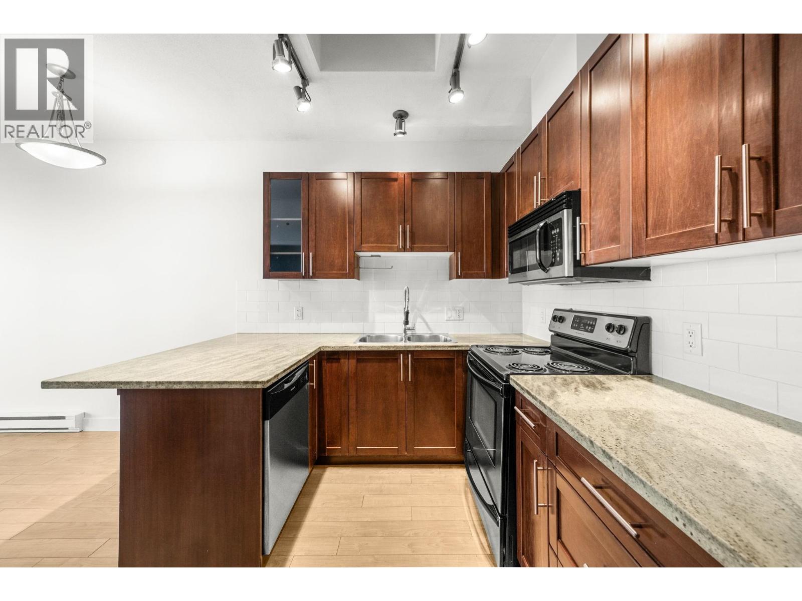 Ph8 688 E 17th Avenue, Vancouver, British Columbia  V5V 0A8 - Photo 8 - R3081651