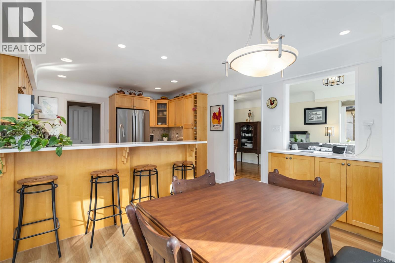 1827 Dunnett Cres, Saanich, British Columbia  V8N 2P4 - Photo 10 - 1023841