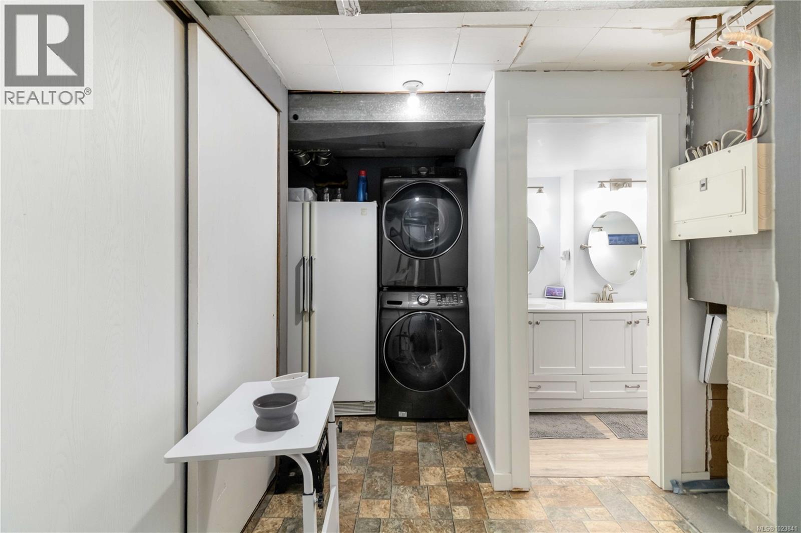 1827 Dunnett Cres, Saanich, British Columbia  V8N 2P4 - Photo 32 - 1023841