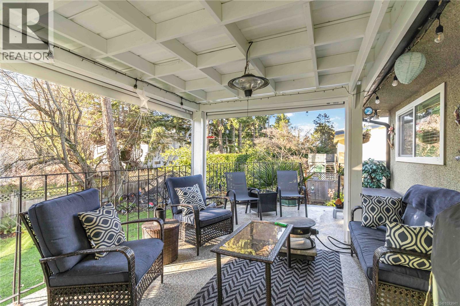 1827 Dunnett Cres, Saanich, British Columbia  V8N 2P4 - Photo 34 - 1023841