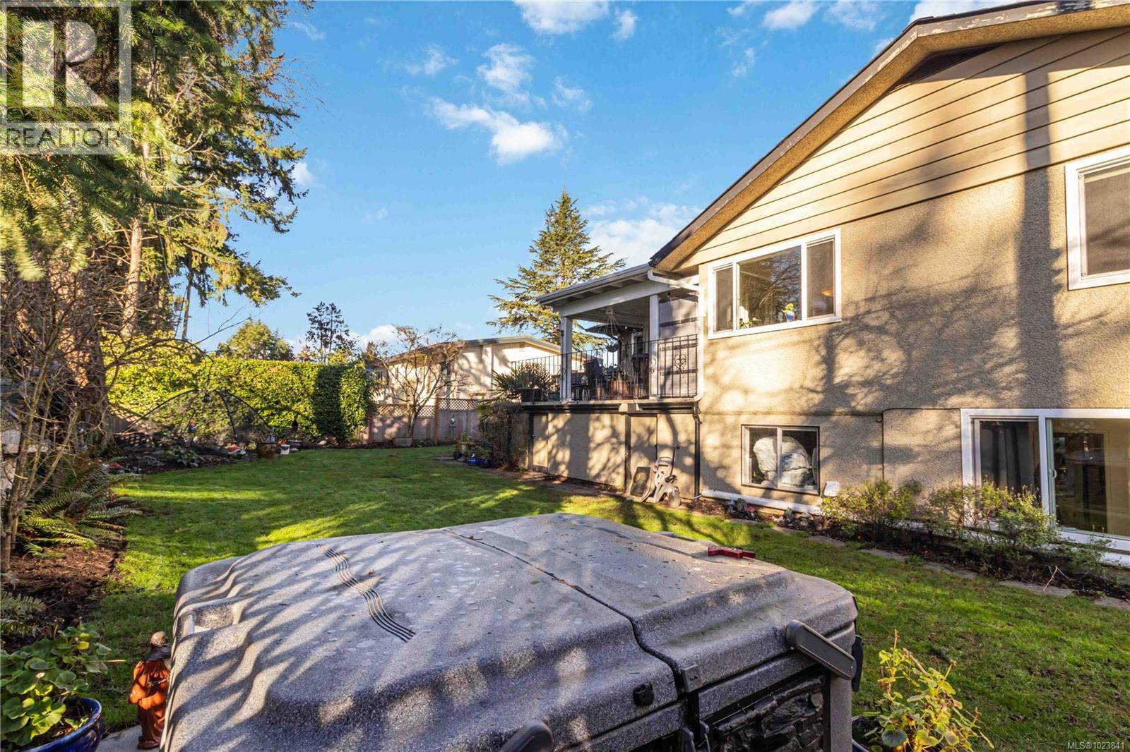 1827 Dunnett Cres, Saanich, British Columbia  V8N 2P4 - Photo 39 - 1023841