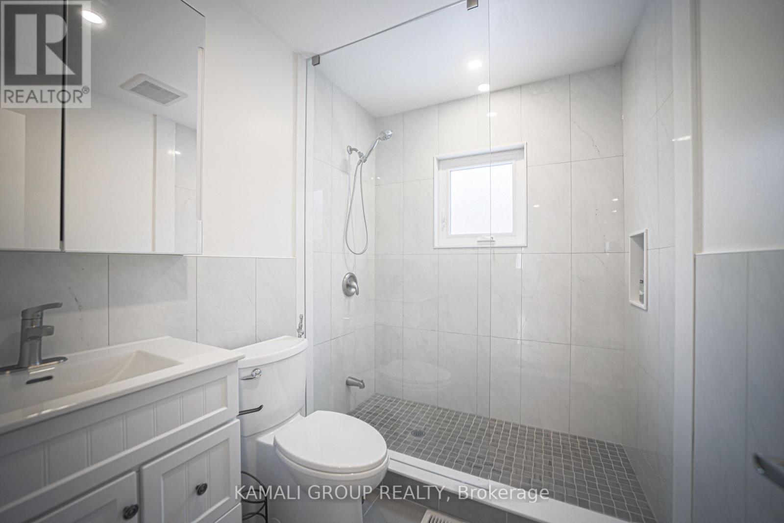 Main - 38 Spruce Avenue, Richmond Hill, Ontario  L4C 6W1 - Photo 21 - N12718734