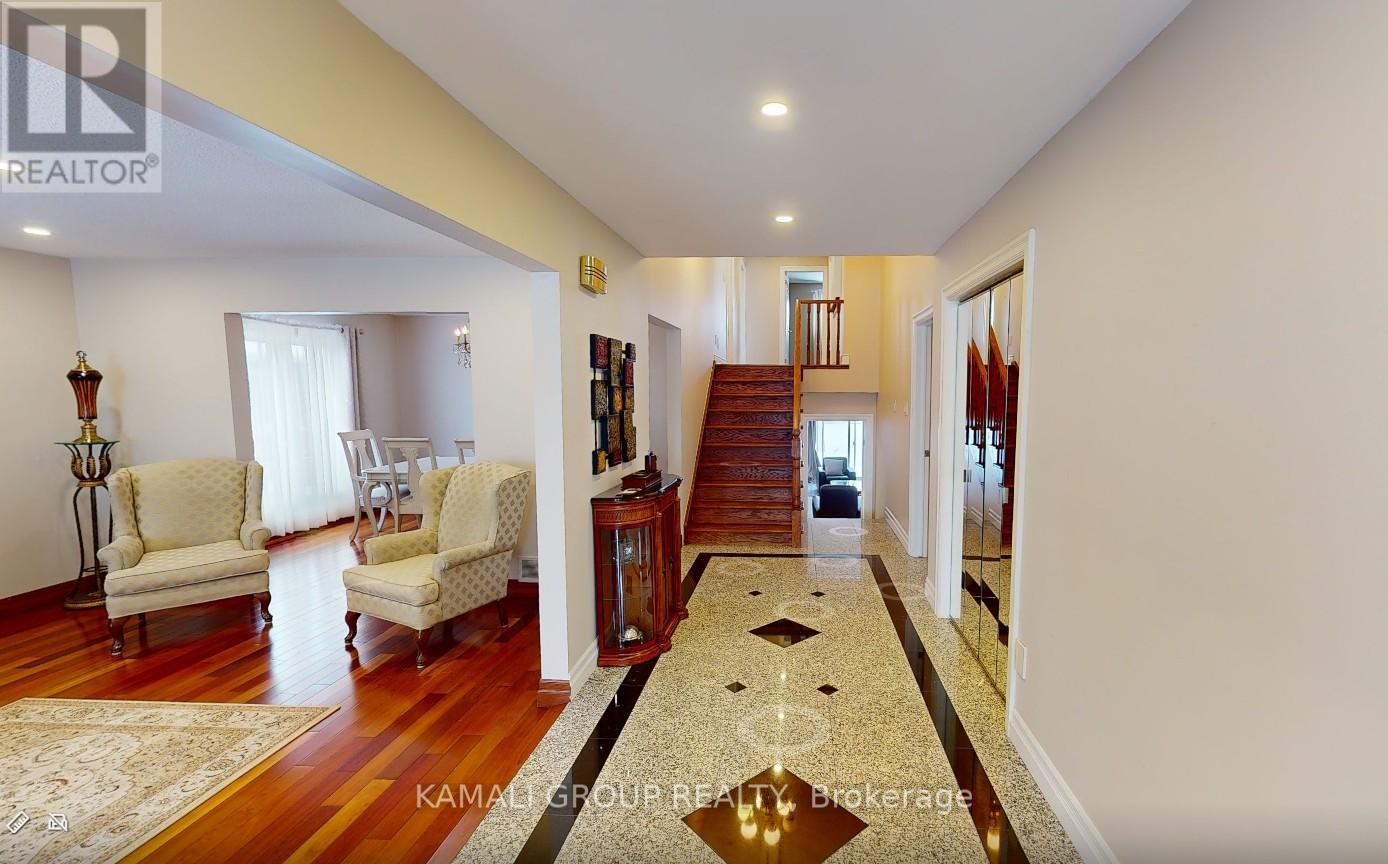 Main - 38 Spruce Avenue, Richmond Hill, Ontario  L4C 6W1 - Photo 4 - N12718734