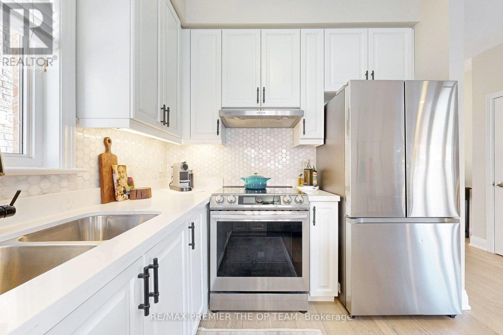 96 Saint Victor Drive, Vaughan, Ontario  L4H 3E9 - Photo 10 - N12718788