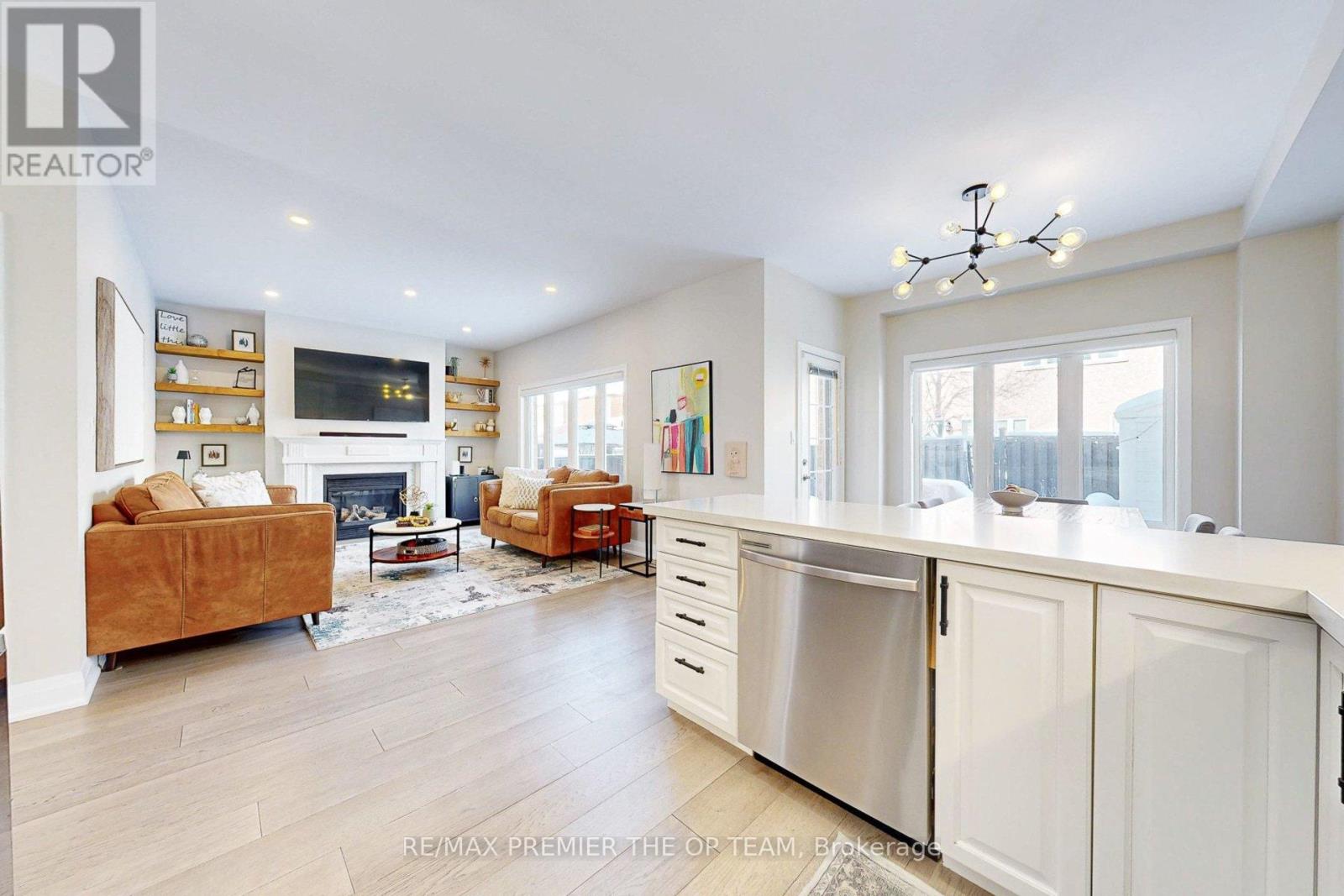 96 Saint Victor Drive, Vaughan, Ontario  L4H 3E9 - Photo 11 - N12718788