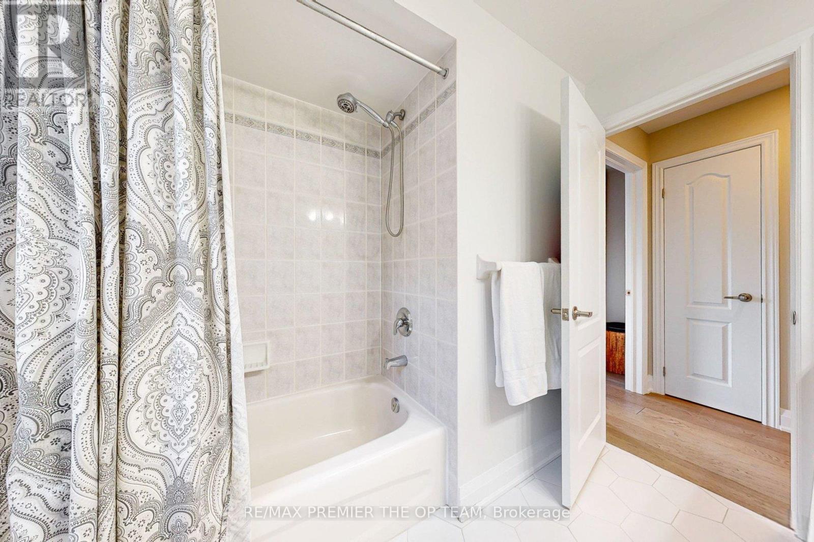 96 Saint Victor Drive, Vaughan, Ontario  L4H 3E9 - Photo 27 - N12718788