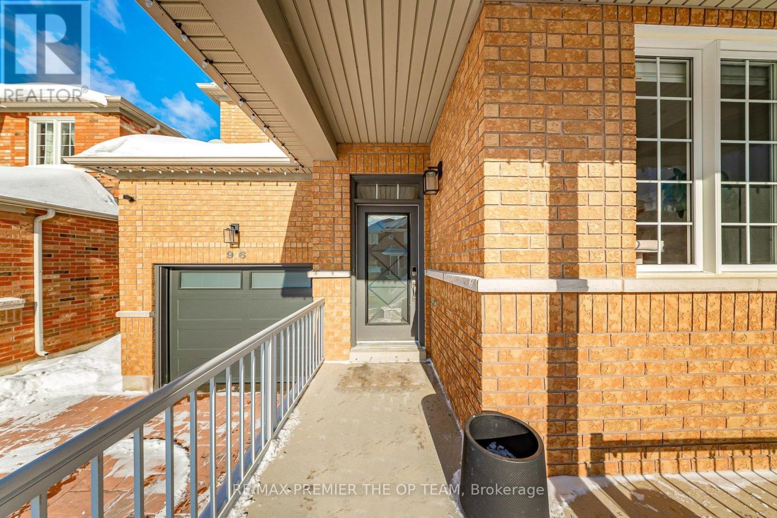 96 Saint Victor Drive, Vaughan, Ontario  L4H 3E9 - Photo 3 - N12718788