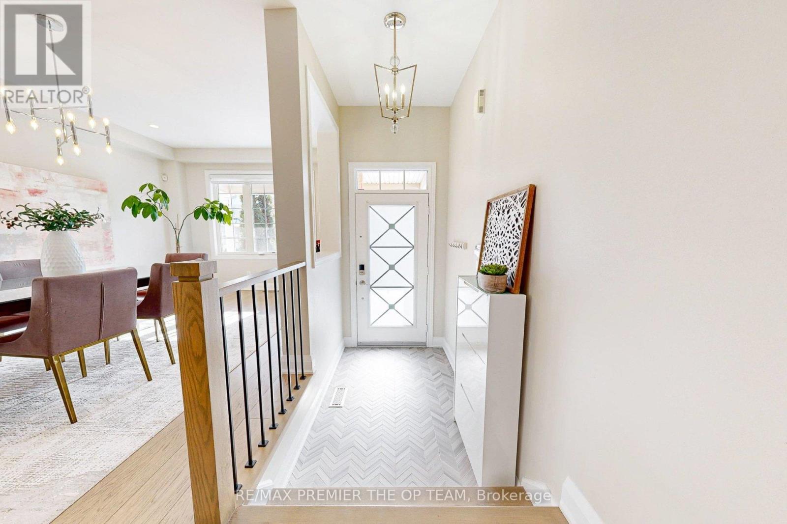 96 Saint Victor Drive, Vaughan, Ontario  L4H 3E9 - Photo 4 - N12718788