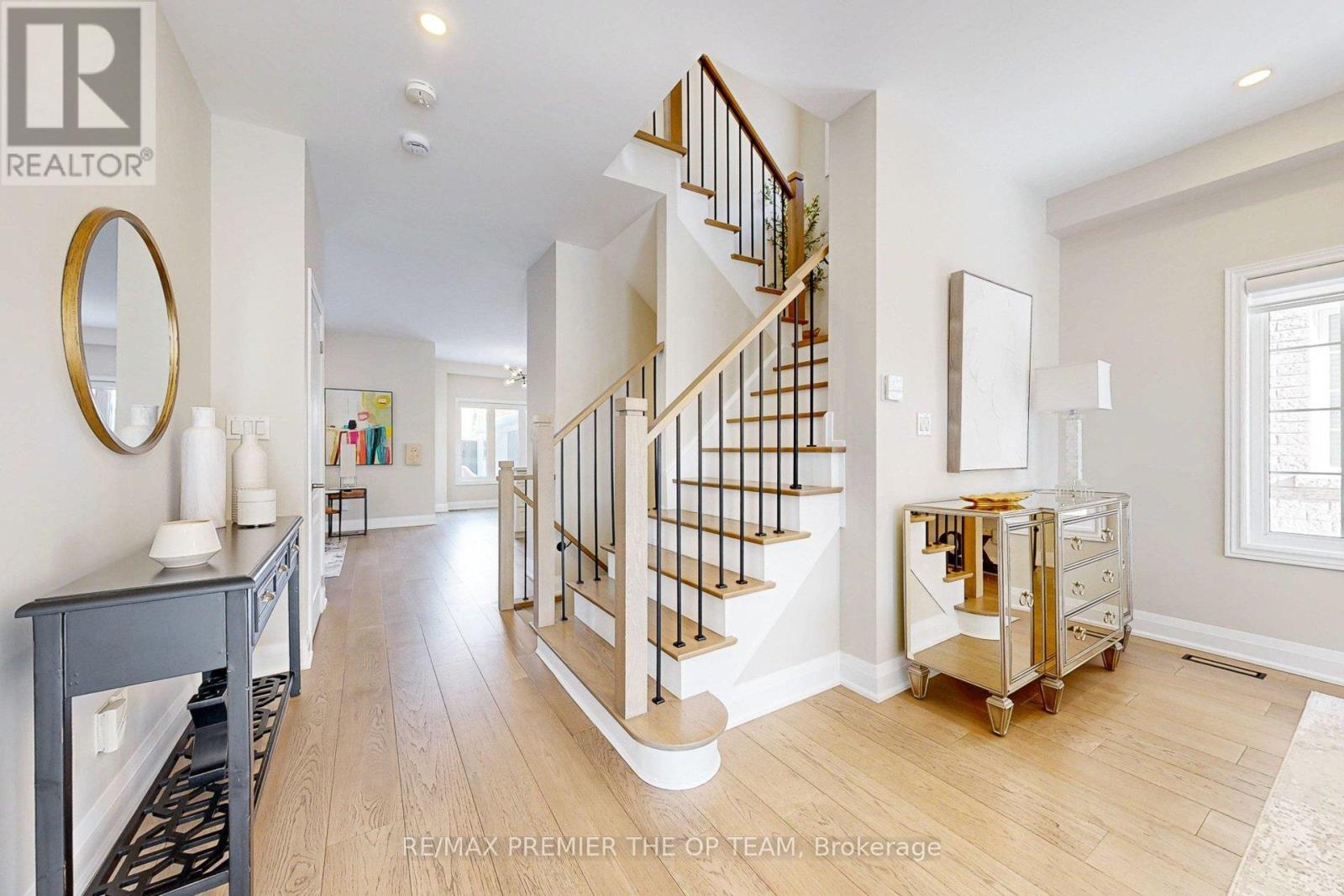 96 Saint Victor Drive, Vaughan, Ontario  L4H 3E9 - Photo 7 - N12718788