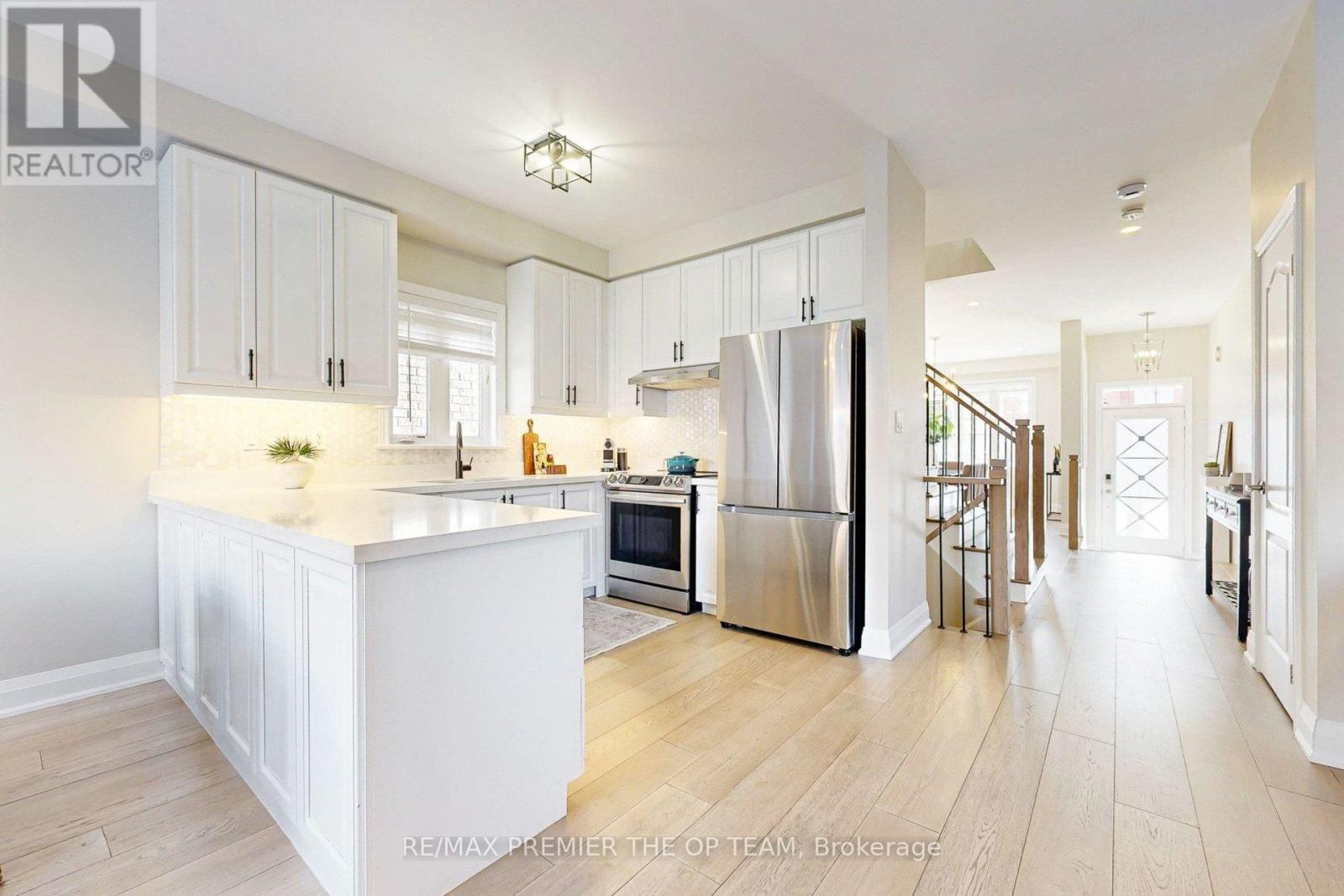 96 Saint Victor Drive, Vaughan, Ontario  L4H 3E9 - Photo 8 - N12718788