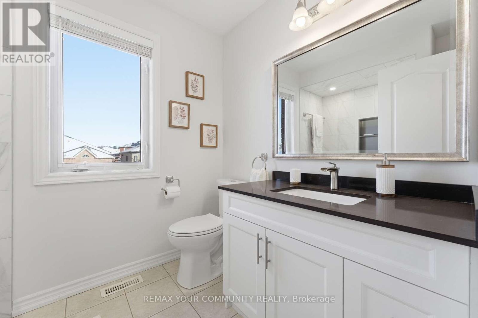 37 Saint Avenue, Bradford West Gwillimbury, Ontario  L3Z 3E6 - Photo 20 - N12718790