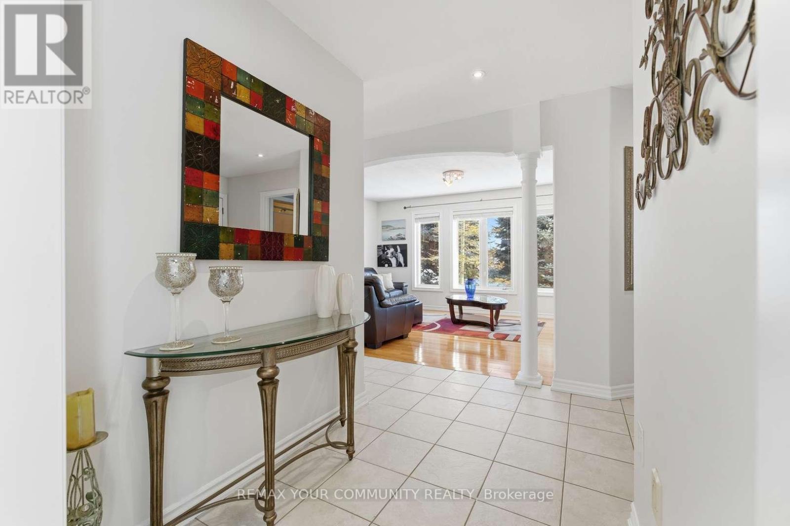 37 Saint Avenue, Bradford West Gwillimbury, Ontario  L3Z 3E6 - Photo 8 - N12718790