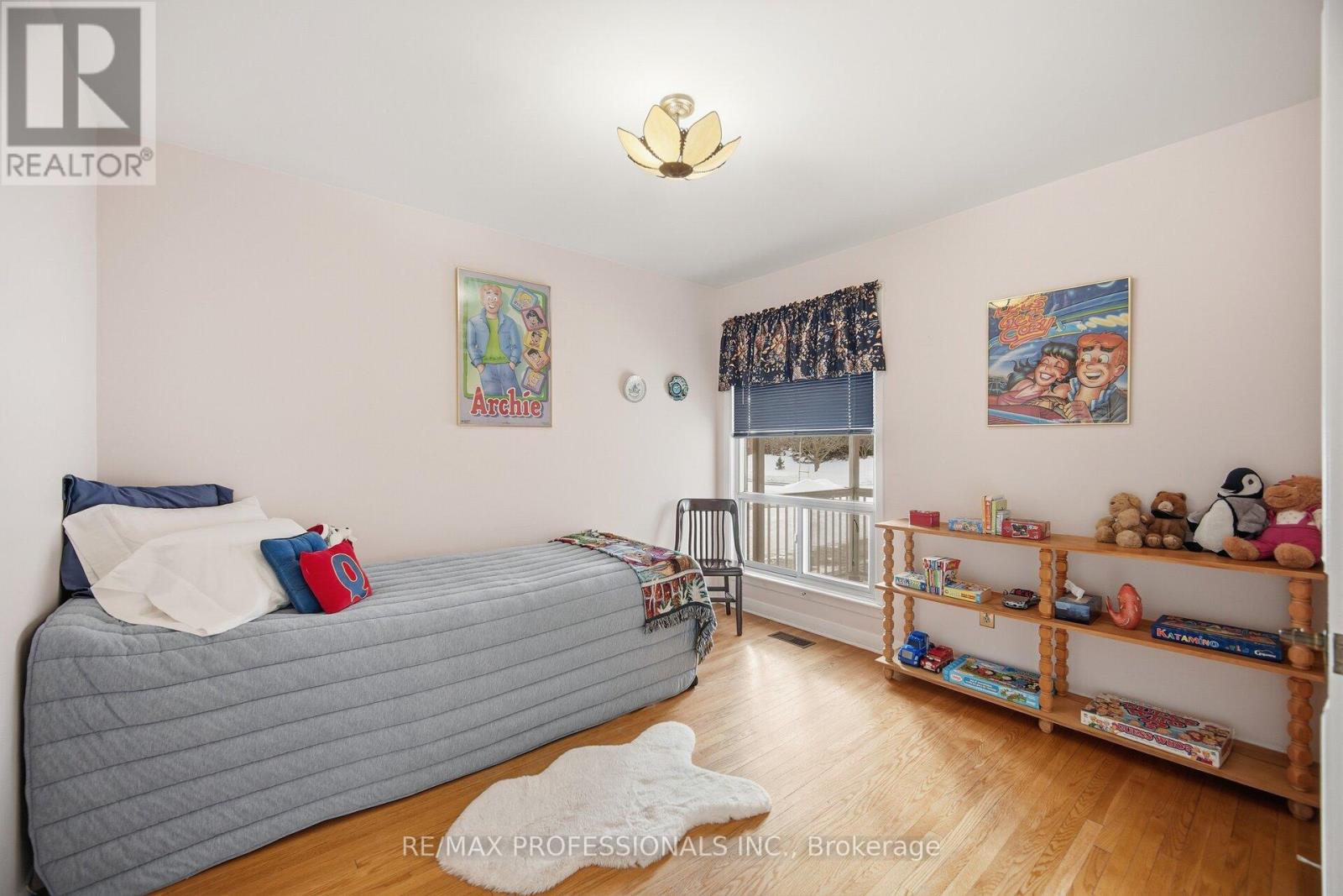 7 Pettit Drive, Toronto, Ontario M9R 2W6 - Photo 24 - W12718694