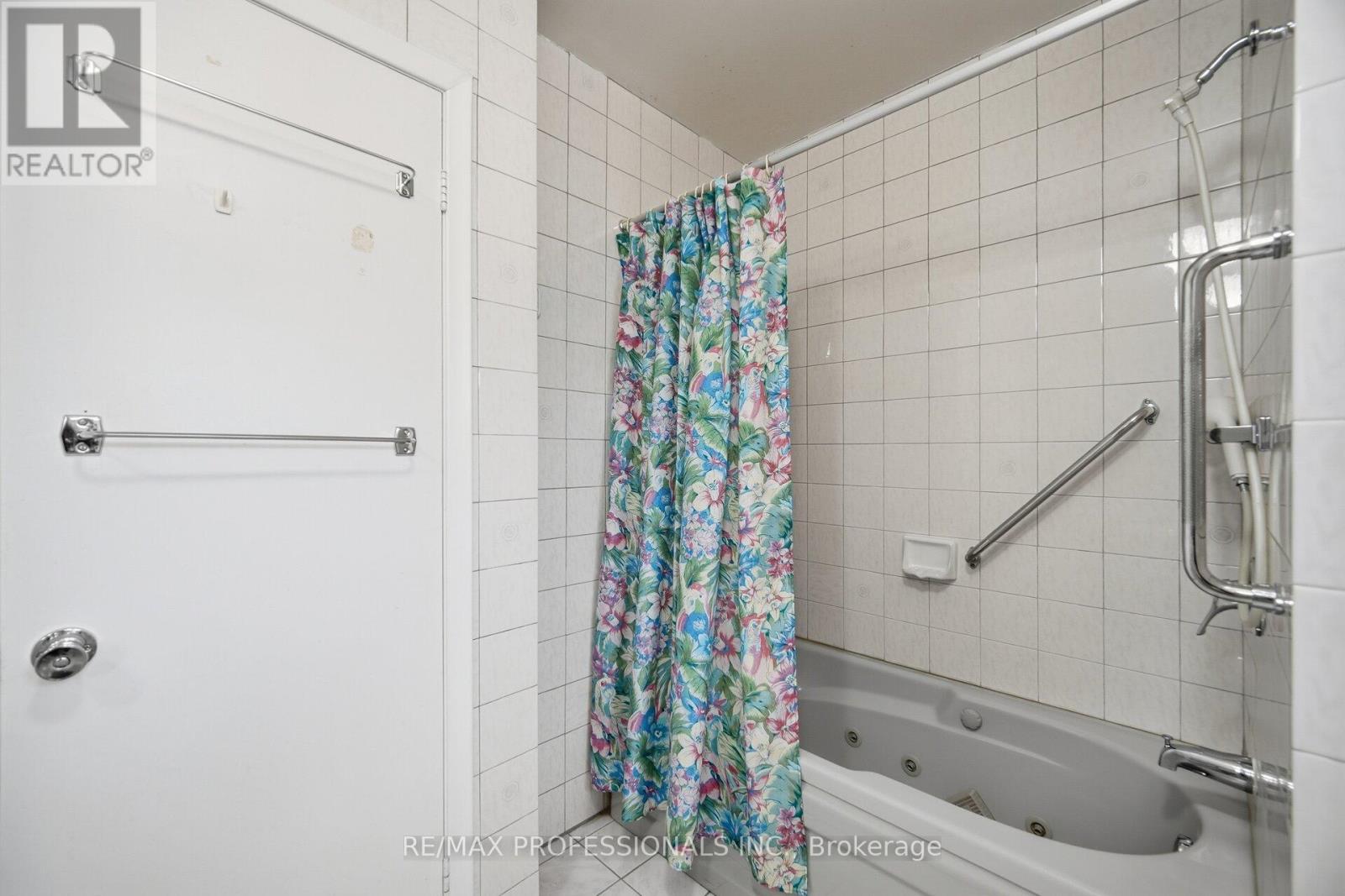 7 Pettit Drive, Toronto, Ontario M9R 2W6 - Photo 27 - W12718694