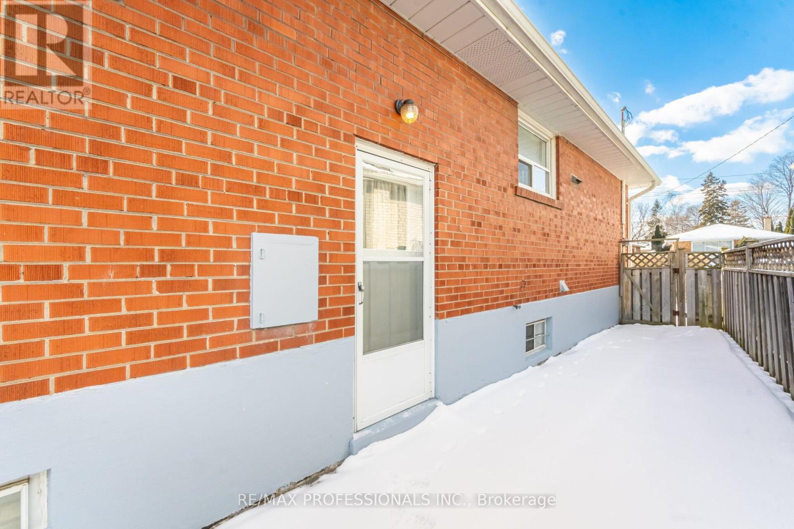 7 Pettit Drive, Toronto, Ontario M9R 2W6 - Photo 29 - W12718694