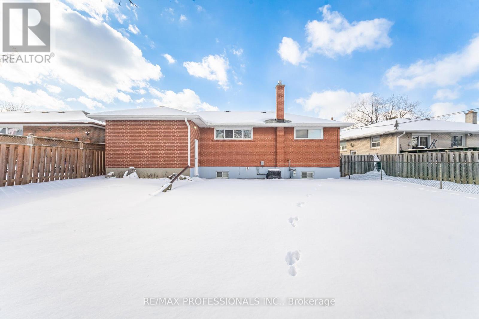 7 Pettit Drive, Toronto, Ontario M9R 2W6 - Photo 46 - W12718694