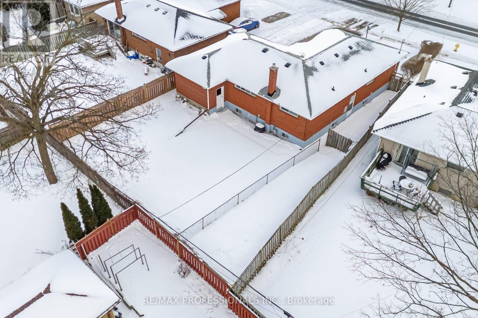 7 Pettit Drive, Toronto, Ontario M9R 2W6 - Photo 48 - W12718694