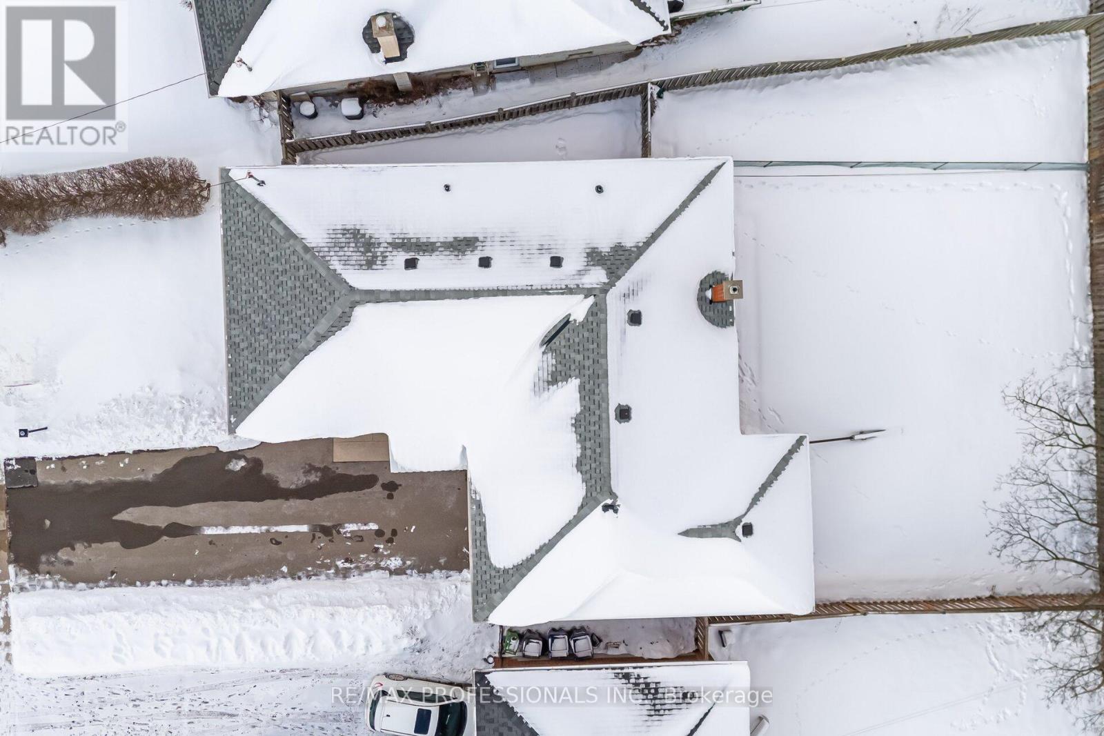 7 Pettit Drive, Toronto, Ontario M9R 2W6 - Photo 49 - W12718694