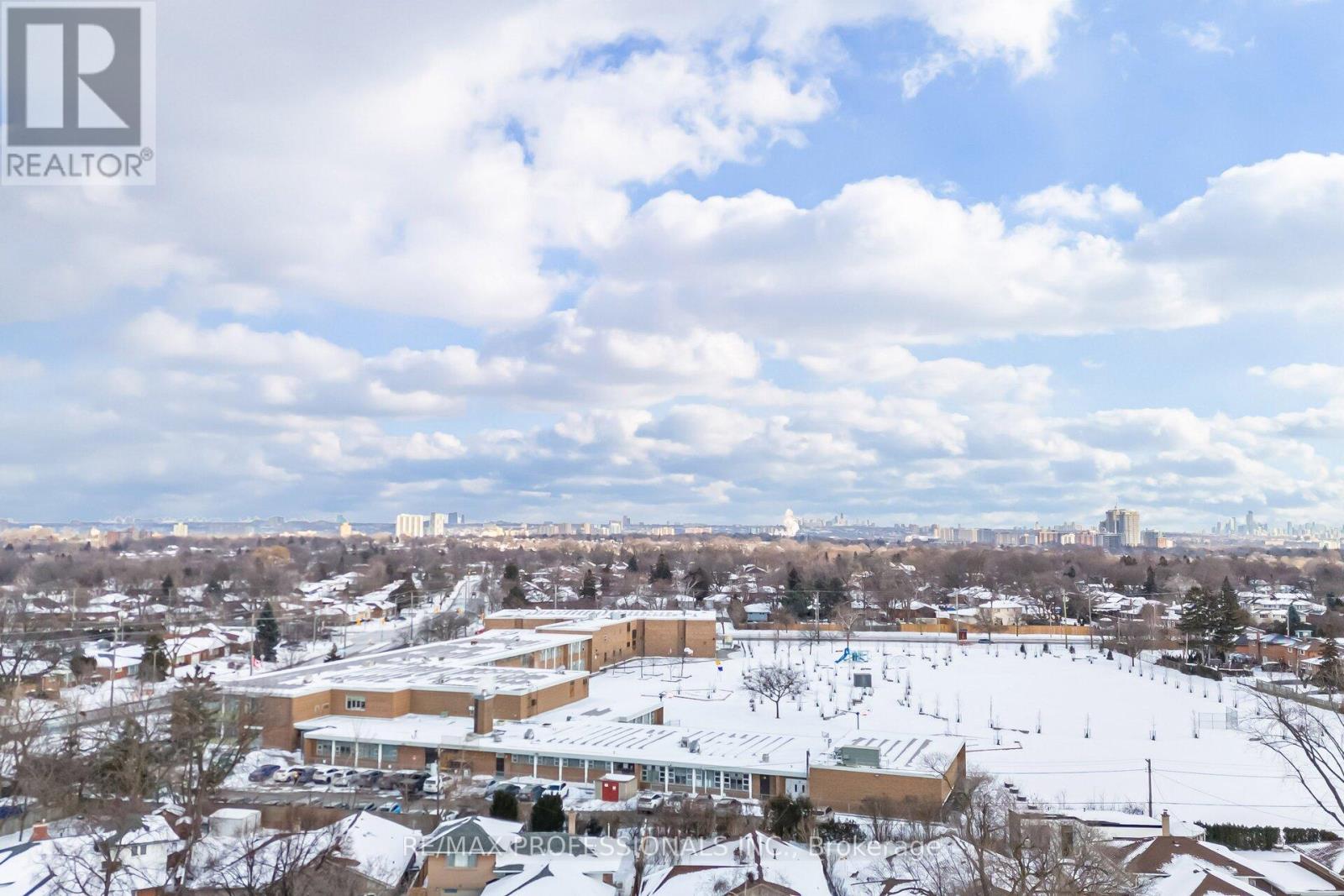 7 Pettit Drive, Toronto, Ontario M9R 2W6 - Photo 50 - W12718694