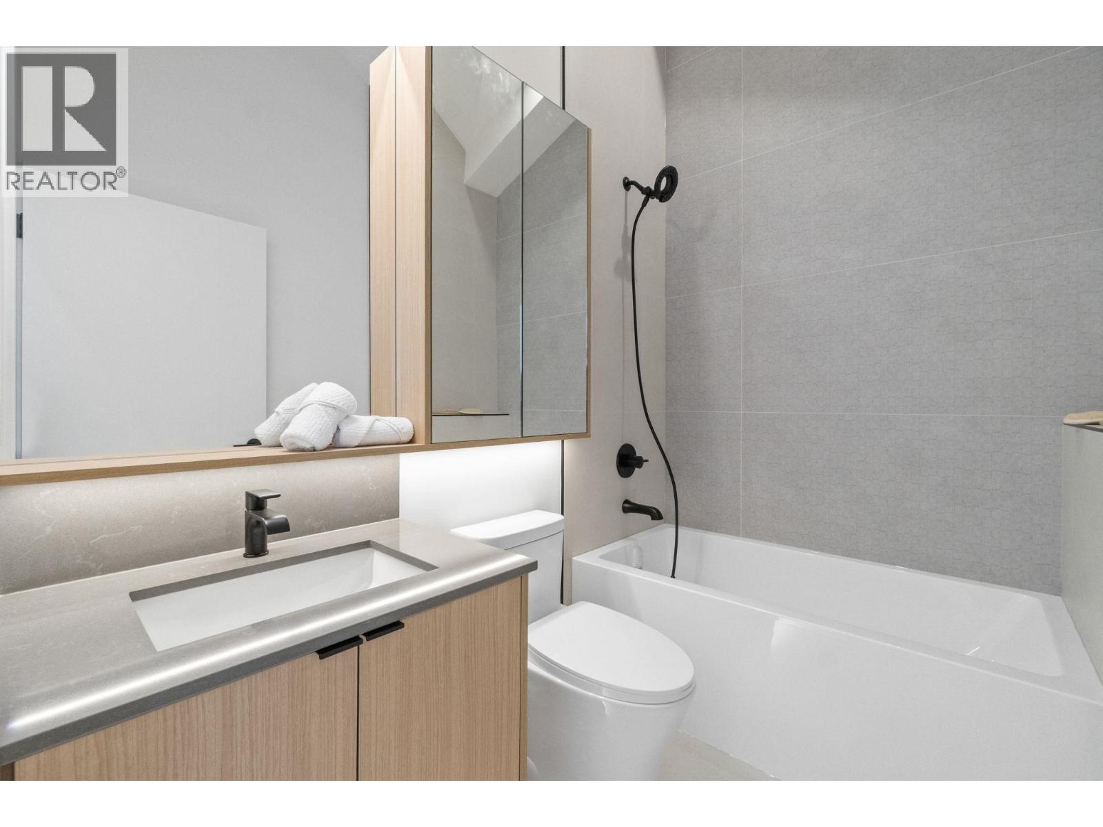 1947 E 13th Avenue, Vancouver, British Columbia  V5N 2C3 - Photo 11 - R3081623