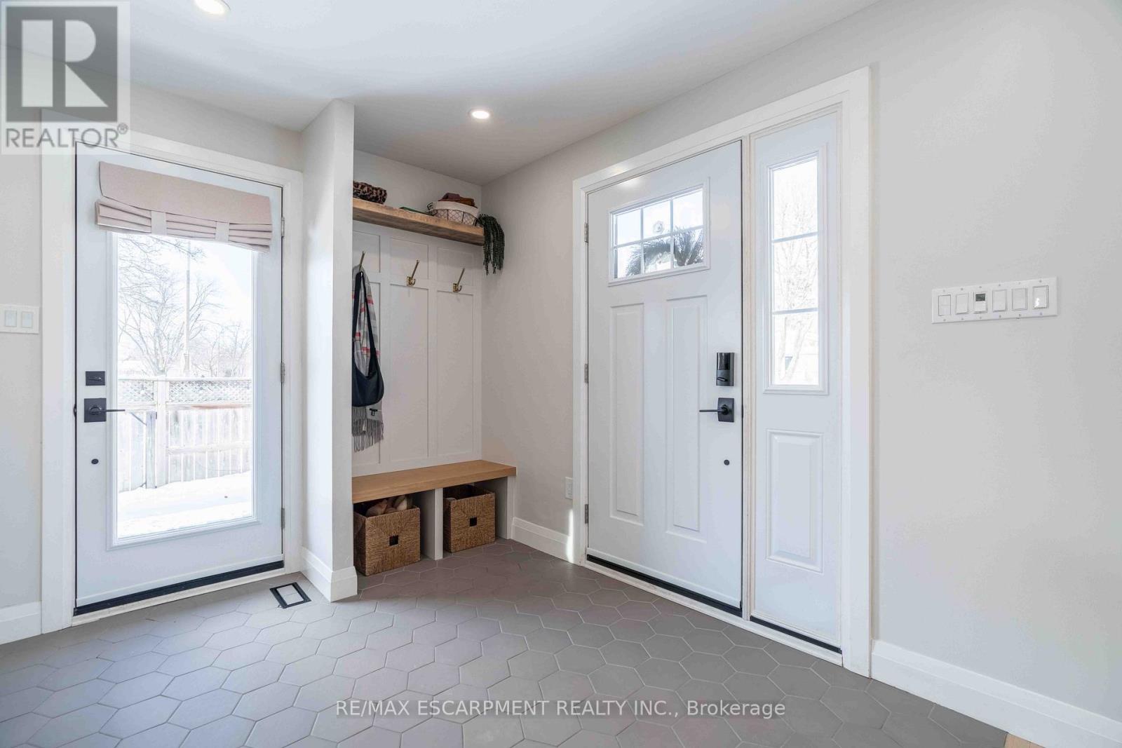 34 William Johnson Street, Hamilton, Ontario  L8J 1B6 - Photo 3 - X12718710