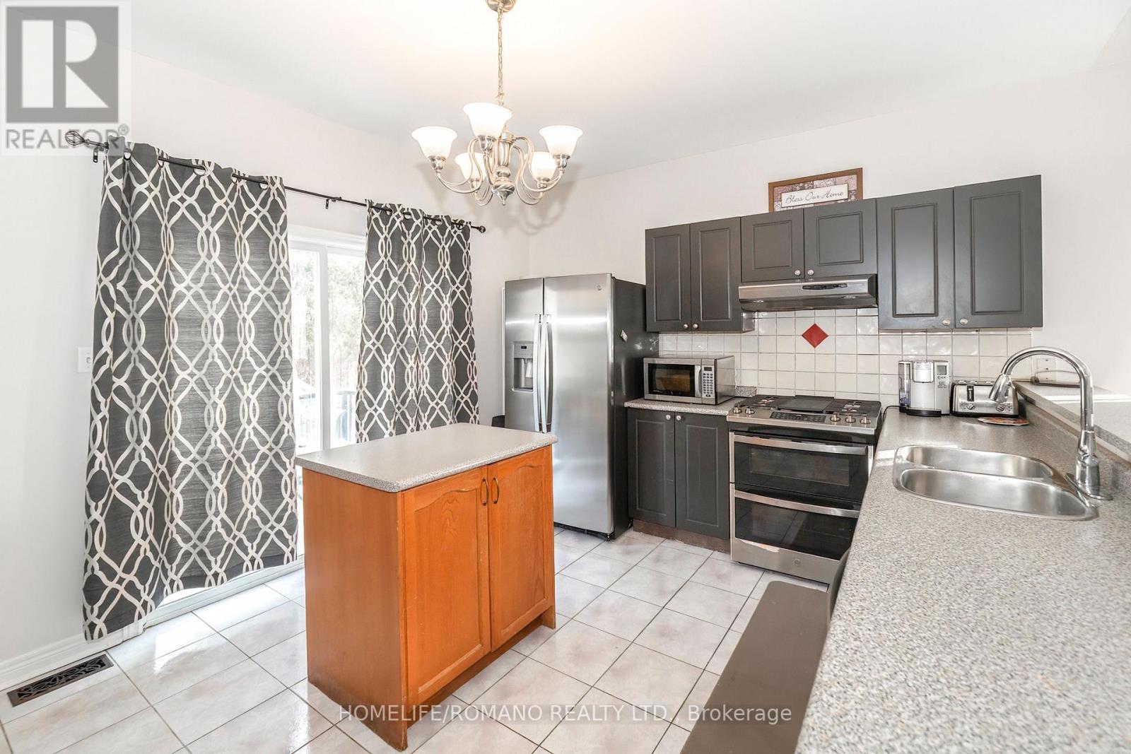 25 Bedell Crescent, Whitby, Ontario  L1R 2N8 - Photo 6 - E12718258