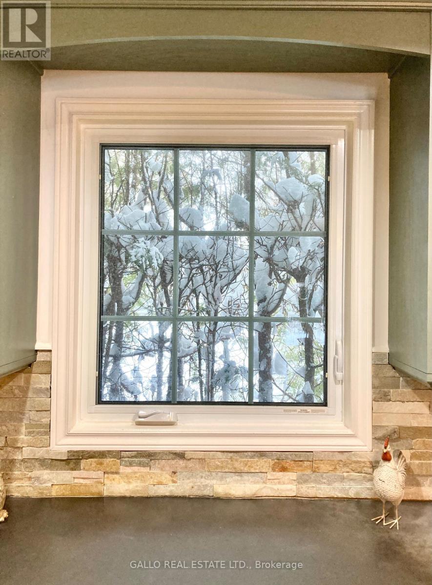 37 Windsor Drive, Whitchurch-Stouffville, Ontario  L4A 7X3 - Photo 9 - N12640390