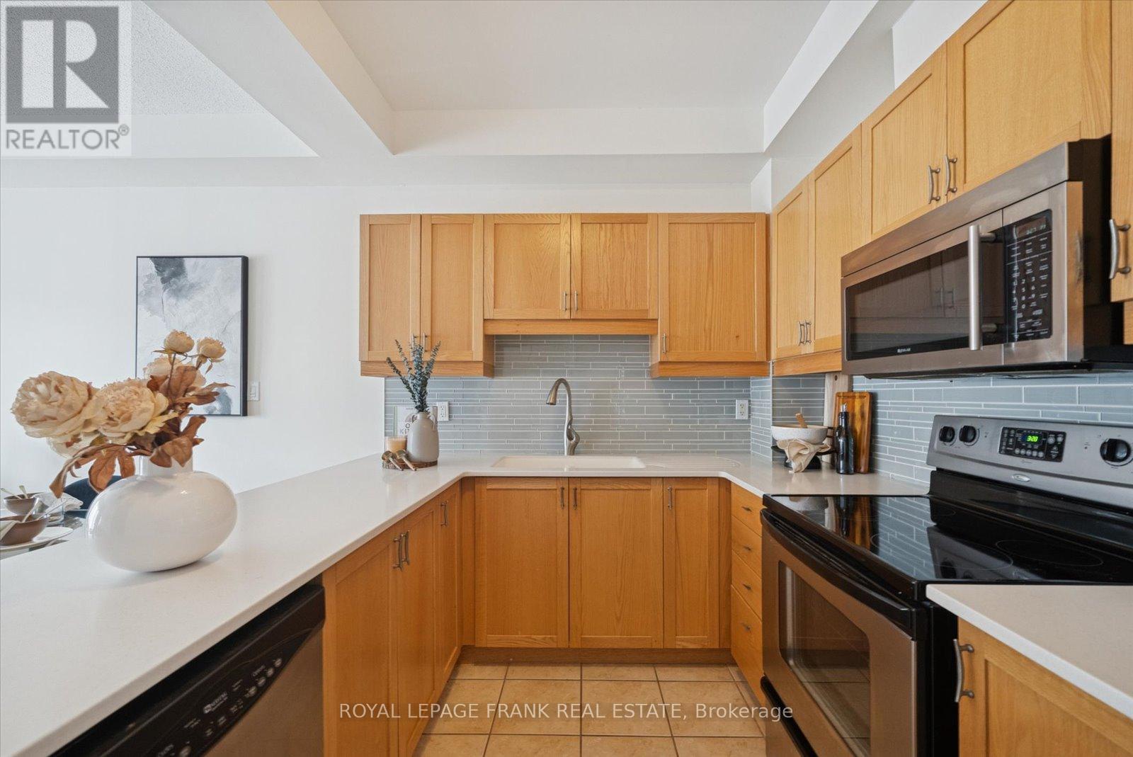 204 - 385 Lakebreeze Drive, Clarington, Ontario  L1B 0A4 - Photo 10 - E12718836