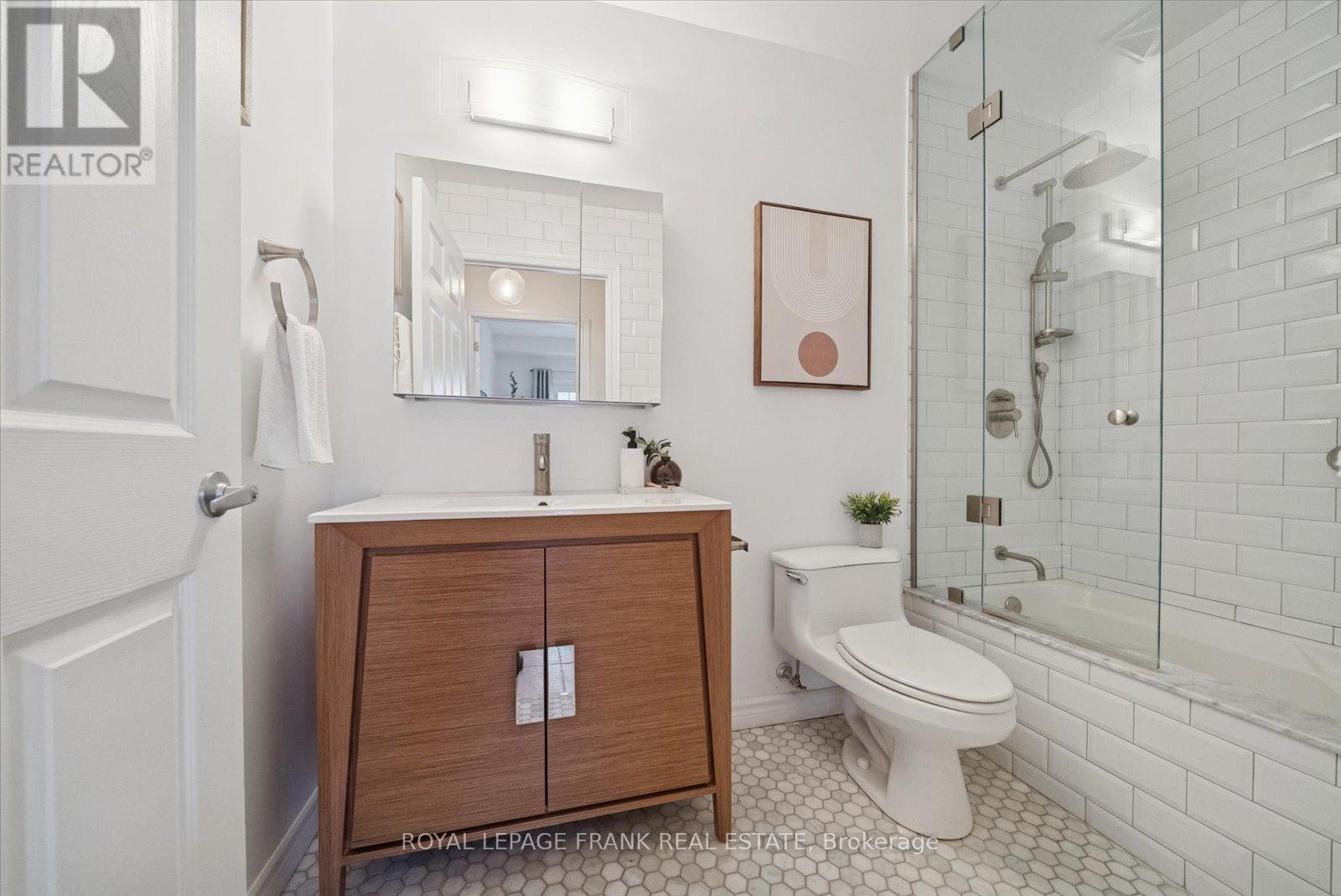 204 - 385 Lakebreeze Drive, Clarington, Ontario  L1B 0A4 - Photo 13 - E12718836