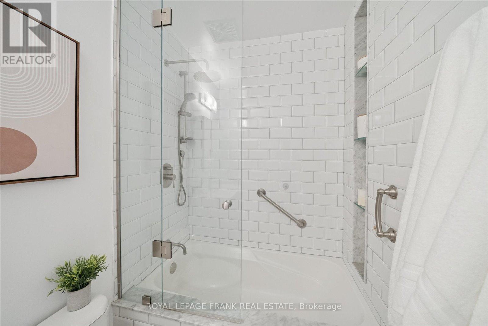 204 - 385 Lakebreeze Drive, Clarington, Ontario  L1B 0A4 - Photo 14 - E12718836