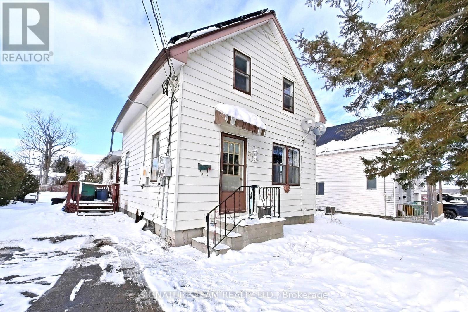 10 MEADOW STREET, Whitewater Region, Ontario