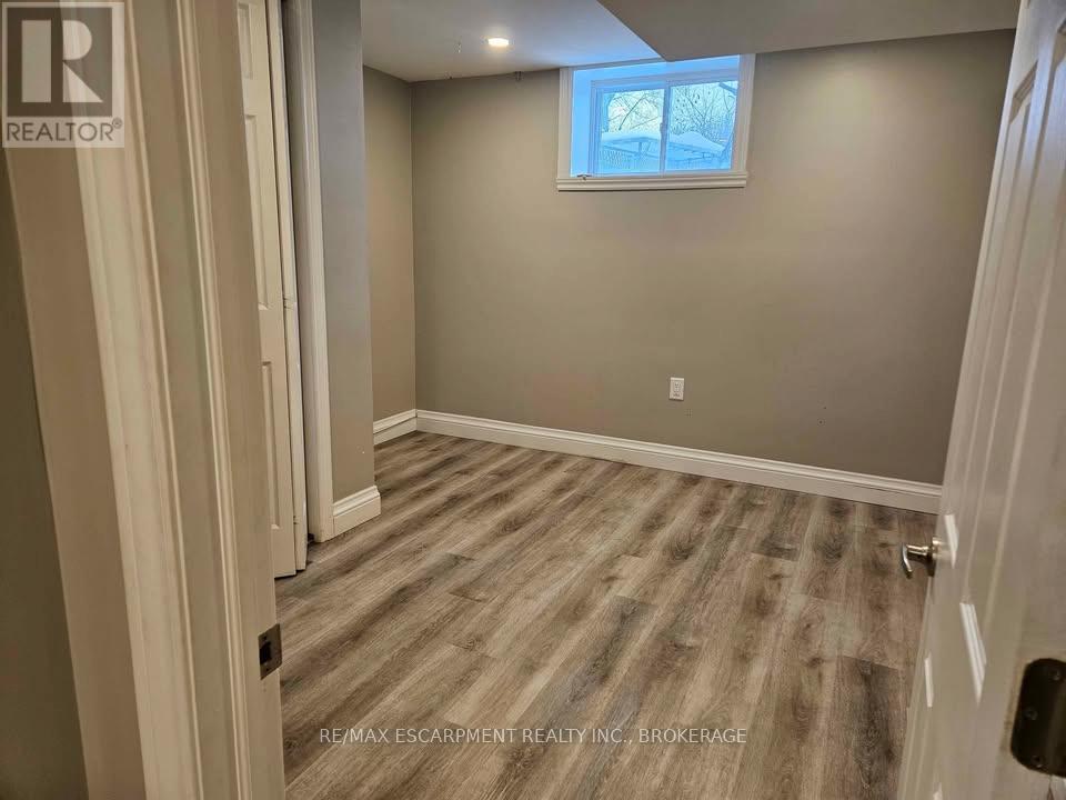 Lower - 320 East 19th Street, Hamilton, Ontario  L9A 4S8 - Photo 8 - X12718804