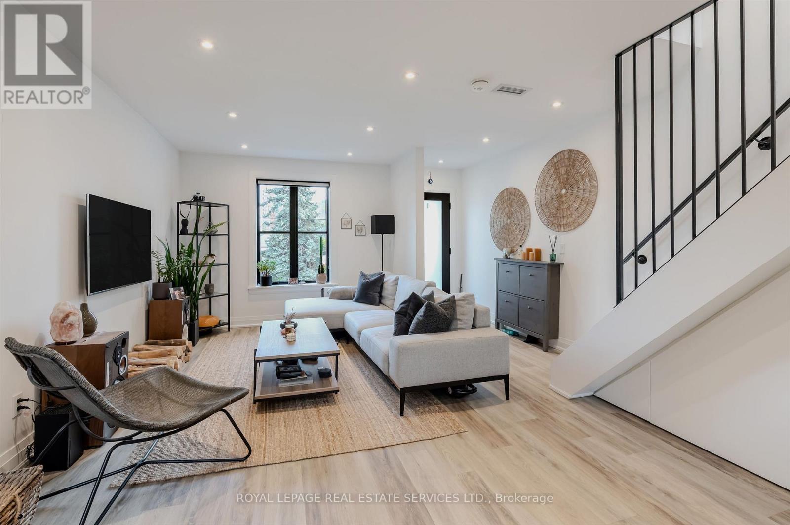 Main/second Floor - 18 Milton Street, Toronto, Ontario  M8Y 2X5 - Photo 8 - W12586576