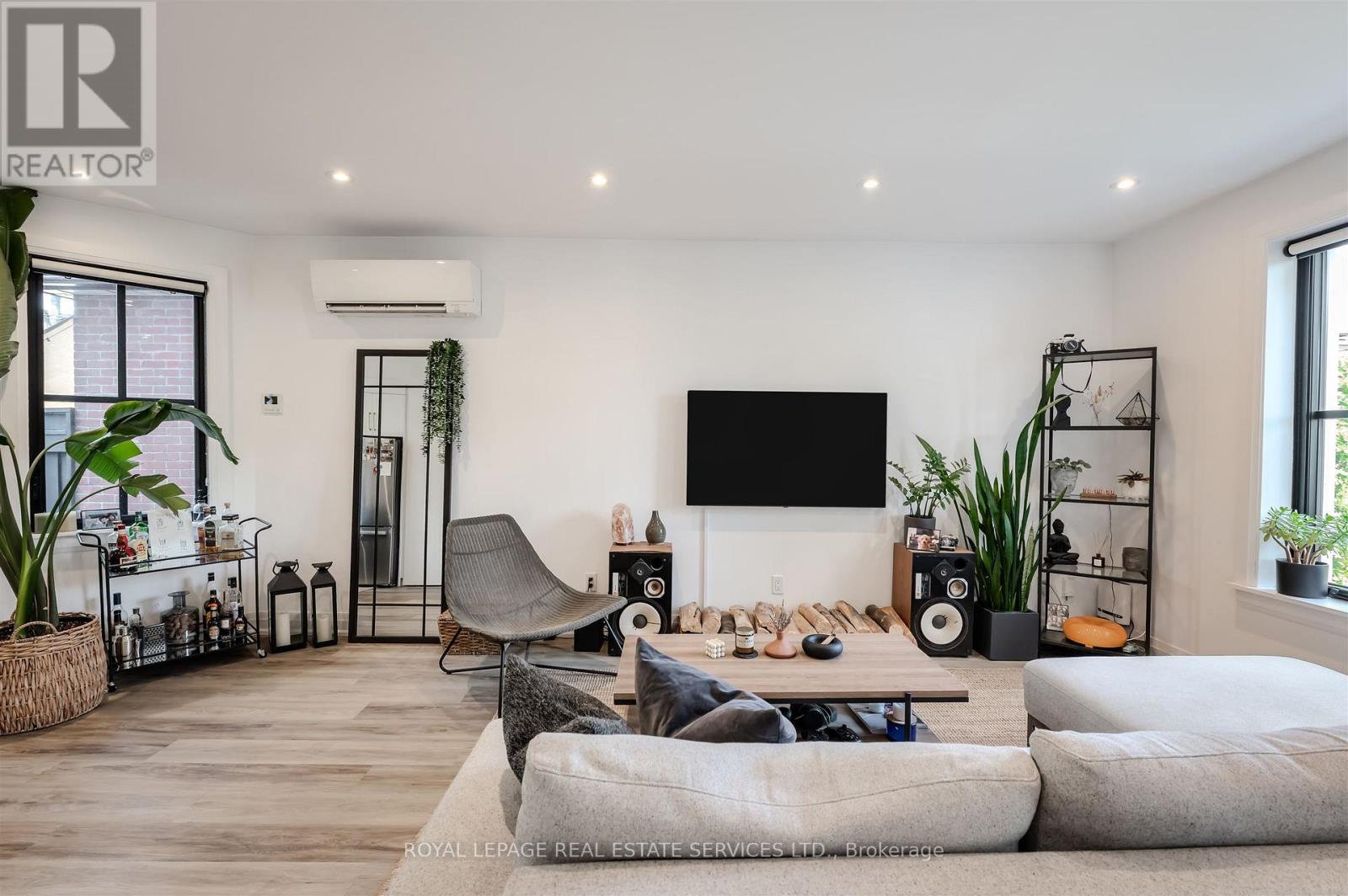 Main/second Floor - 18 Milton Street, Toronto, Ontario  M8Y 2X5 - Photo 6 - W12586576