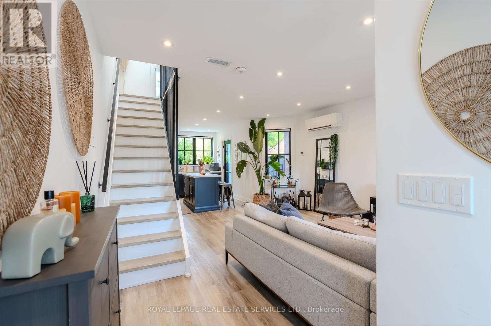 Main/second Floor - 18 Milton Street, Toronto, Ontario  M8Y 2X5 - Photo 5 - W12586576