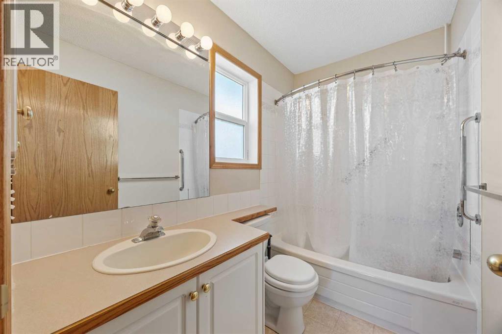 220 Sunset Place, Okotoks, Alberta  T1S 1P3 - Photo 19 - A2268466