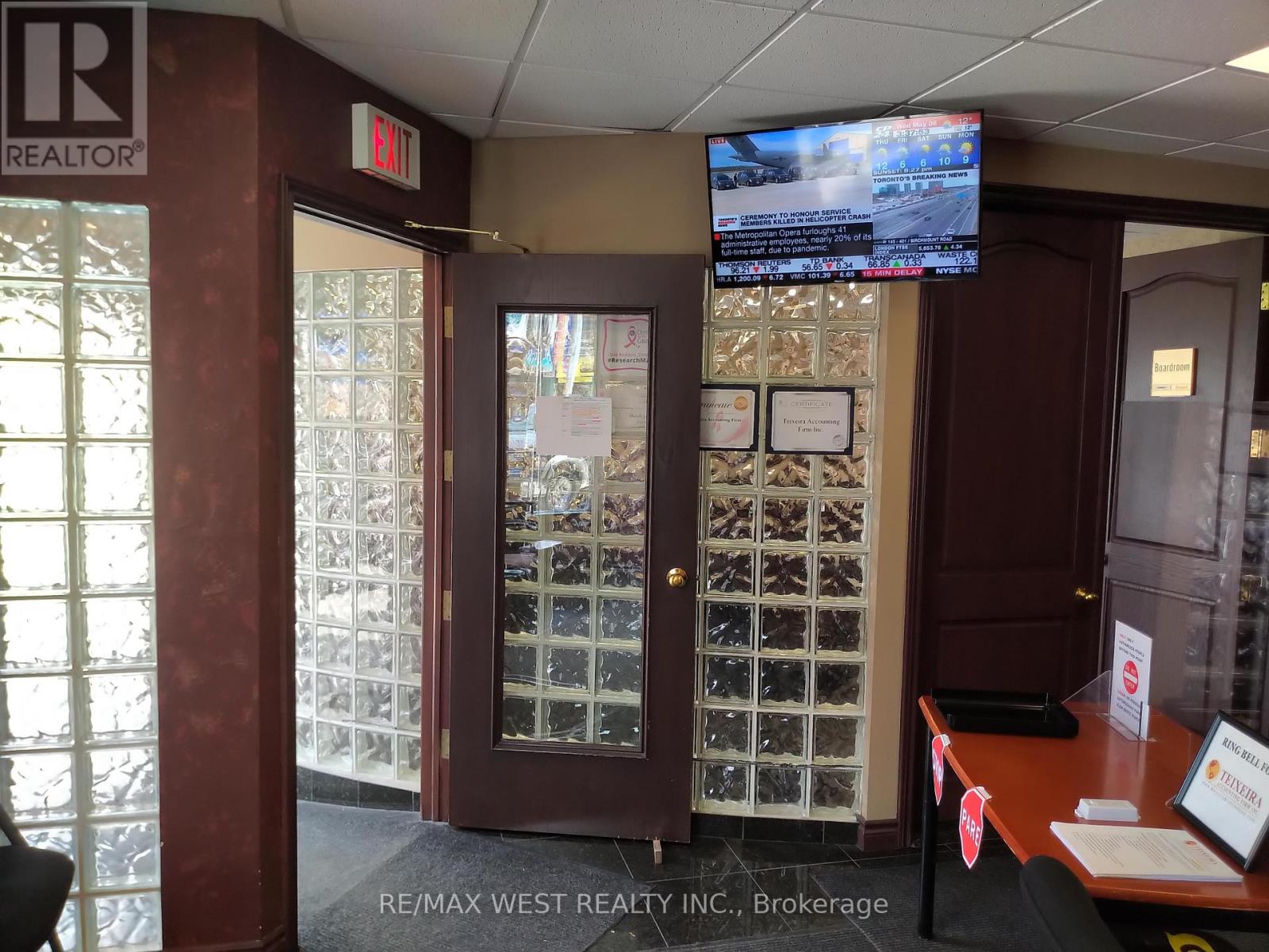 2nd Flr Se - 1015 Bloor Street W, Toronto, Ontario  M6H 1M1 - Photo 3 - C12718818