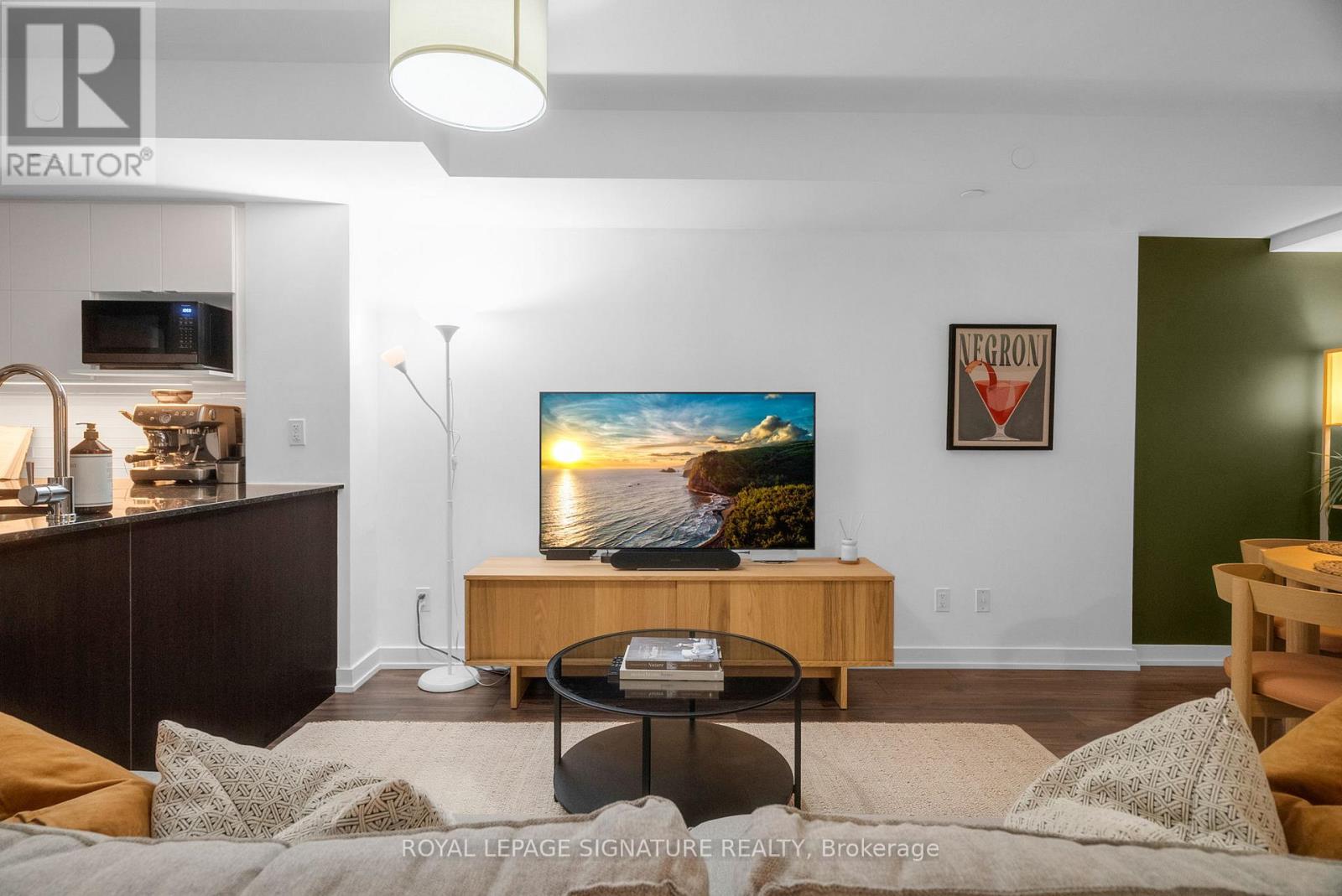 8 - 106 Varna Drive, Toronto, Ontario  M6A 0C8 - Photo 6 - C12718850