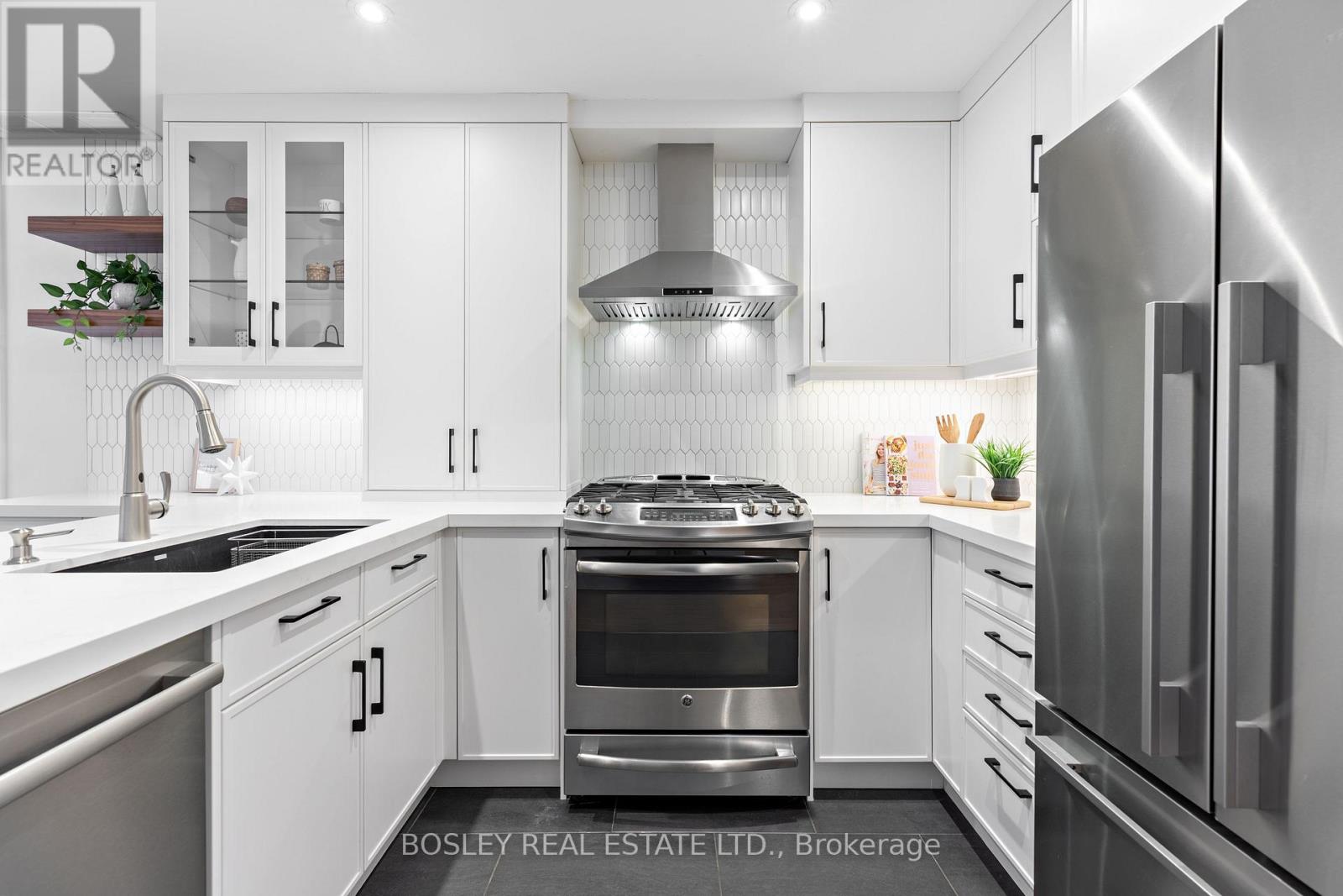 1802 - 12 Sudbury Street, Toronto, Ontario  M6J 3W7 - Photo 4 - C12718940