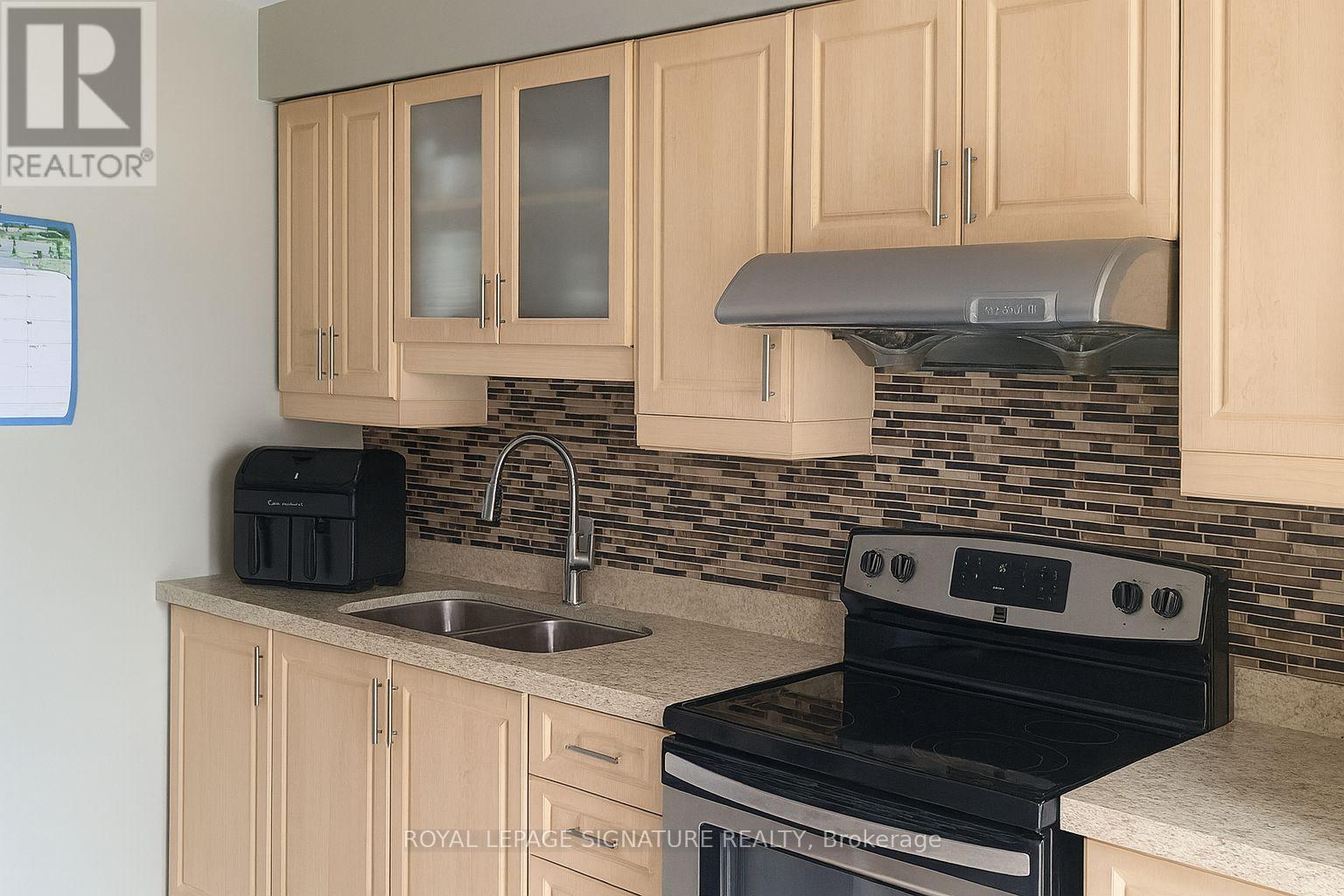 44 Parker Crescent, Ajax, Ontario L1S 3R5 - Photo 3 - E12718934