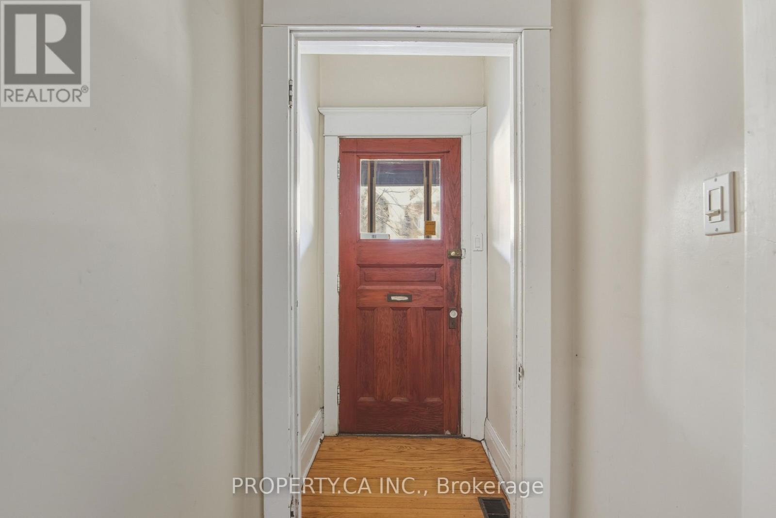 46 Rainsford Road, Toronto, Ontario  M4L 3N6 - Photo 4 - E12718938