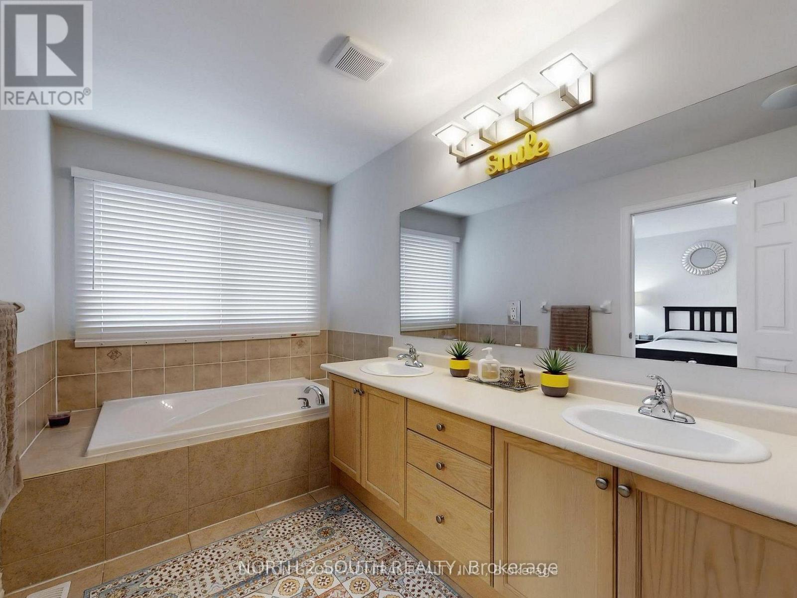 212 Lauderdale Drive, Vaughan, Ontario  L6A 0S4 - Photo 19 - N12718898