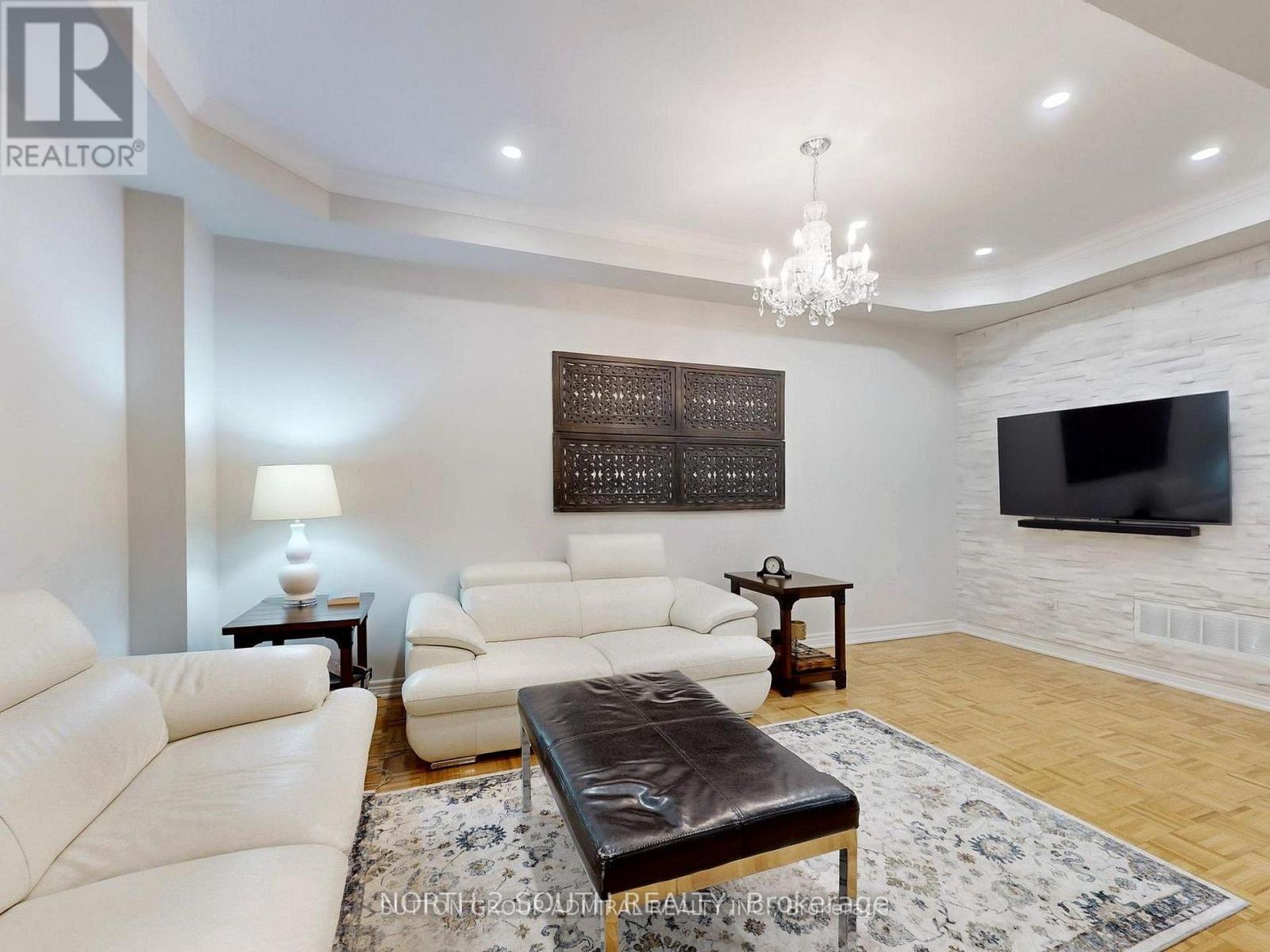 212 Lauderdale Drive, Vaughan, Ontario  L6A 0S4 - Photo 3 - N12718898