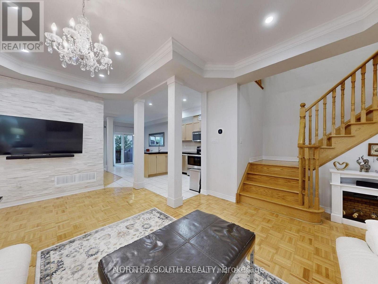 212 Lauderdale Drive, Vaughan, Ontario  L6A 0S4 - Photo 5 - N12718898