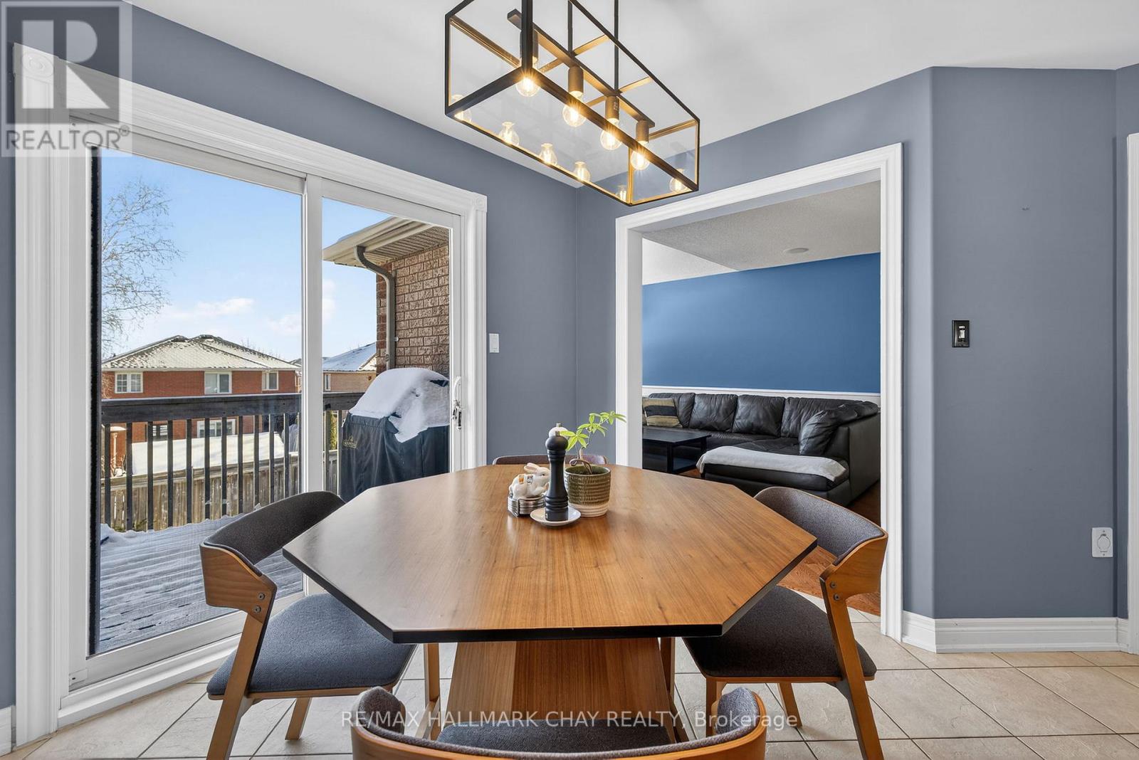 75 Smith Street, Bradford West Gwillimbury, Ontario  L3Z 3E3 - Photo 11 - N12718942