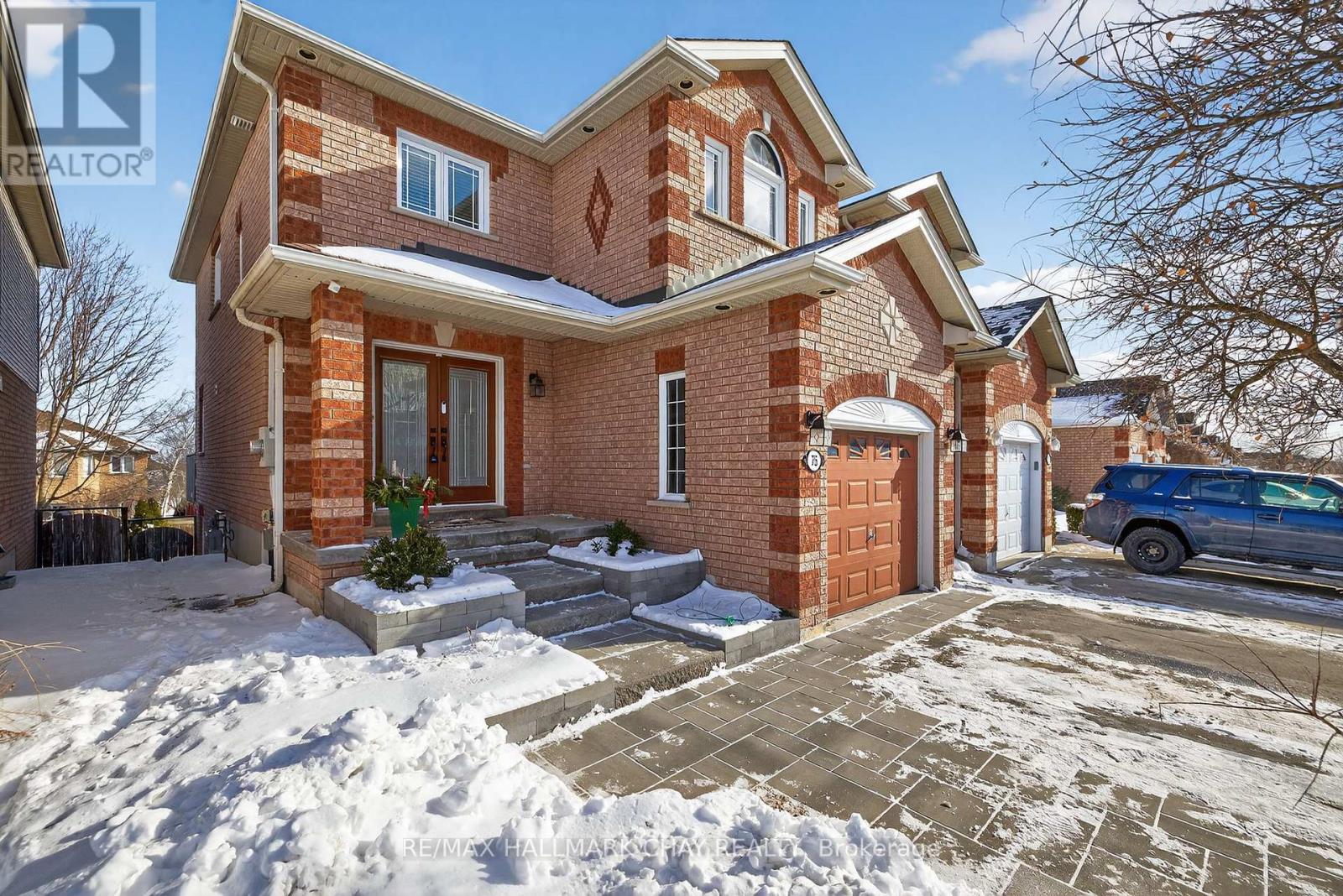 75 Smith Street, Bradford West Gwillimbury, Ontario  L3Z 3E3 - Photo 2 - N12718942