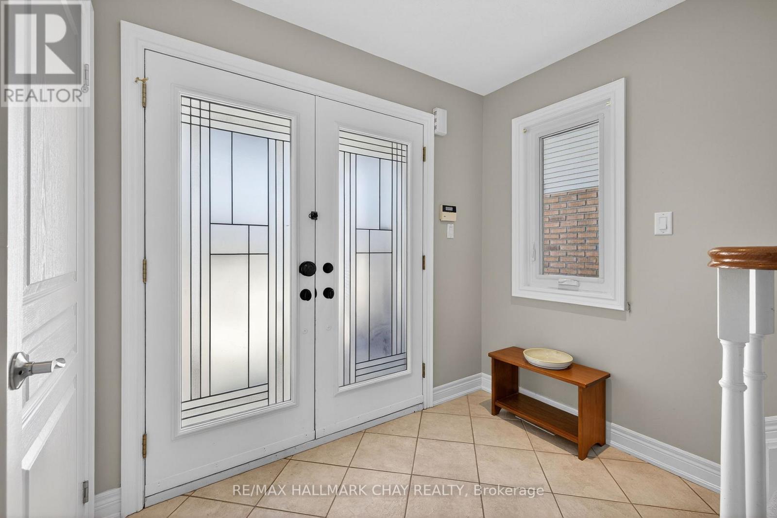 75 Smith Street, Bradford West Gwillimbury, Ontario  L3Z 3E3 - Photo 4 - N12718942