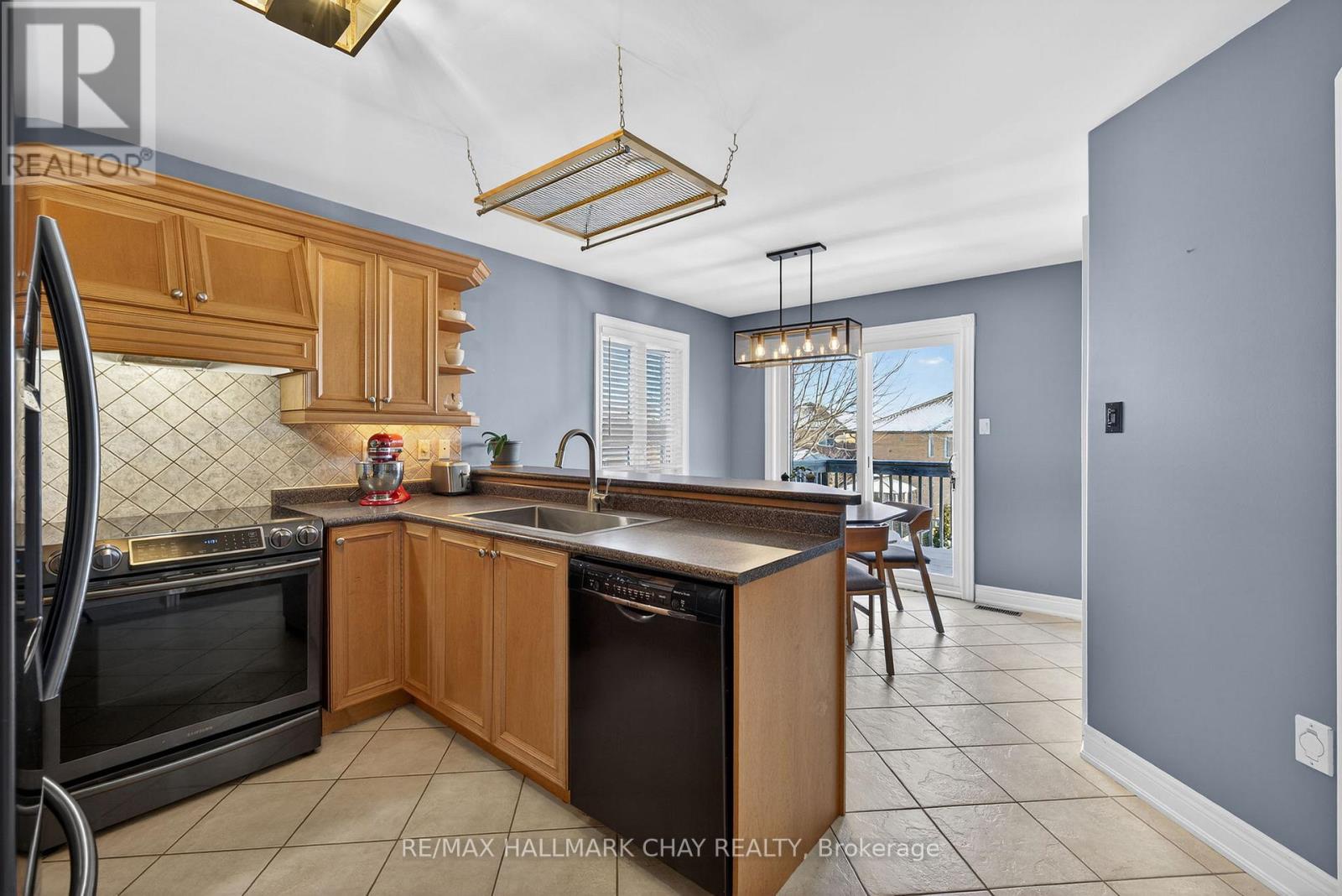 75 Smith Street, Bradford West Gwillimbury, Ontario  L3Z 3E3 - Photo 8 - N12718942