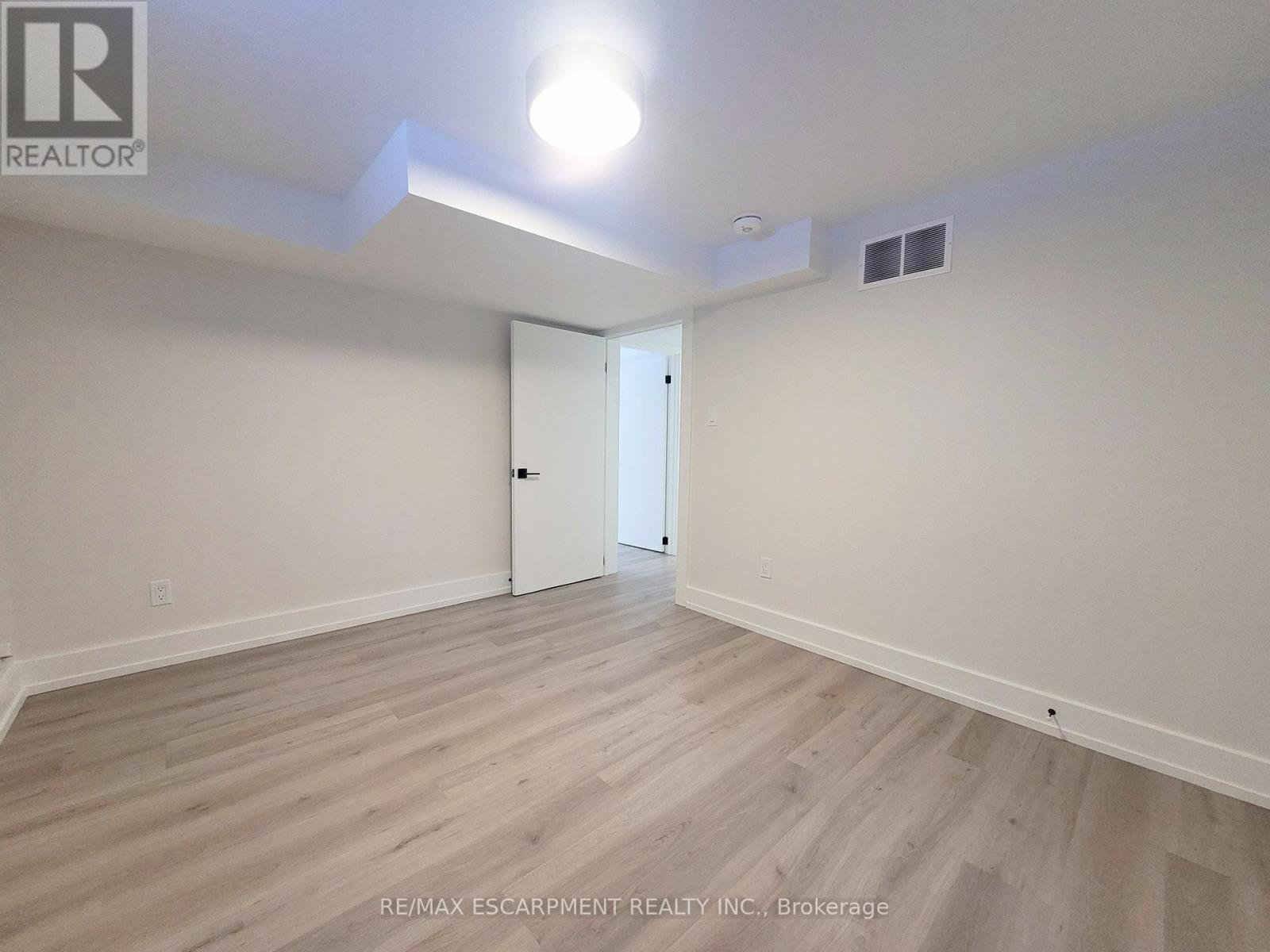 Lower - 664 Hiawatha Boulevard, Hamilton, Ontario  L9G 3A5 - Photo 15 - X12634958