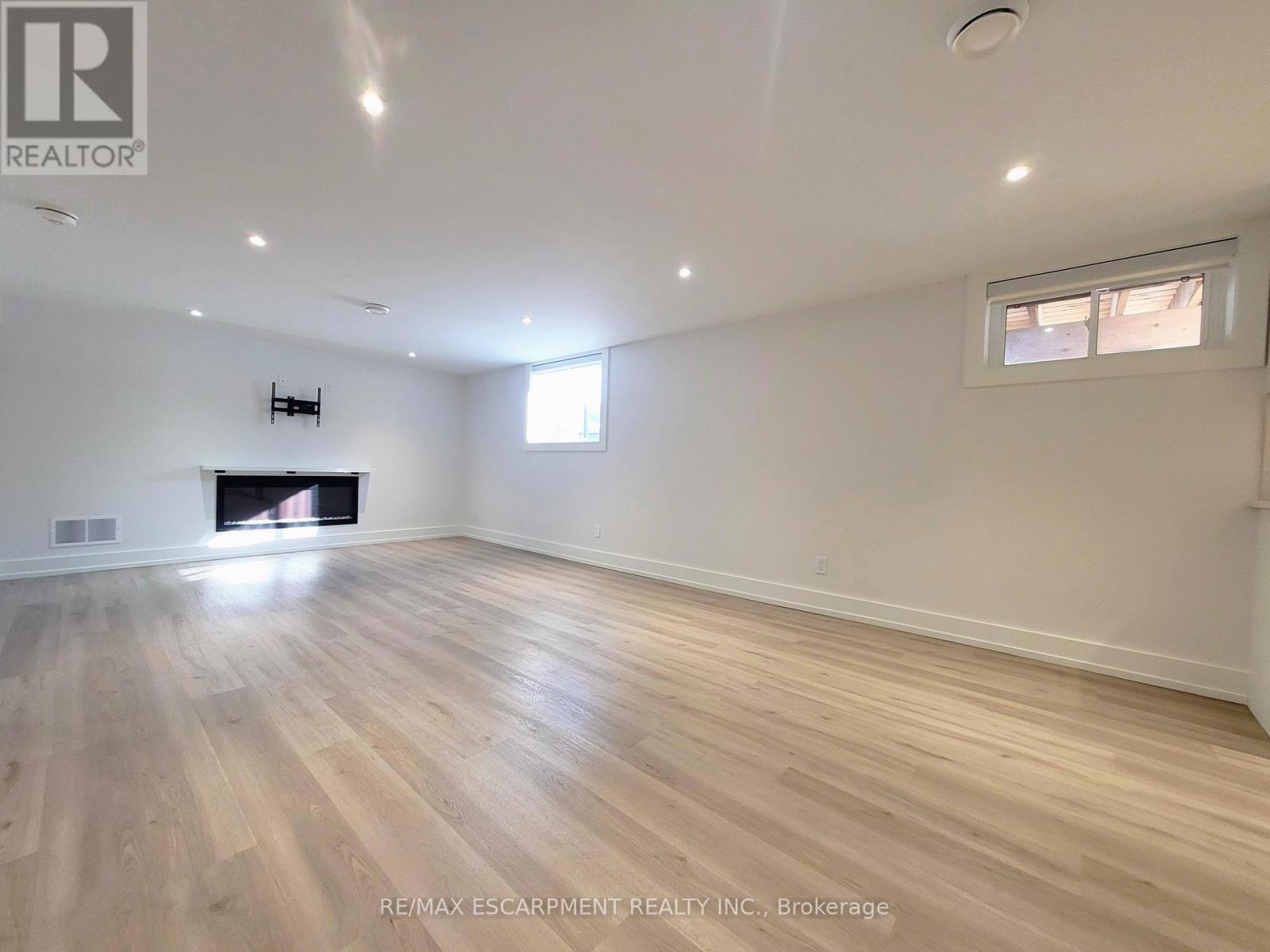 Lower - 664 Hiawatha Boulevard, Hamilton, Ontario  L9G 3A5 - Photo 3 - X12634958